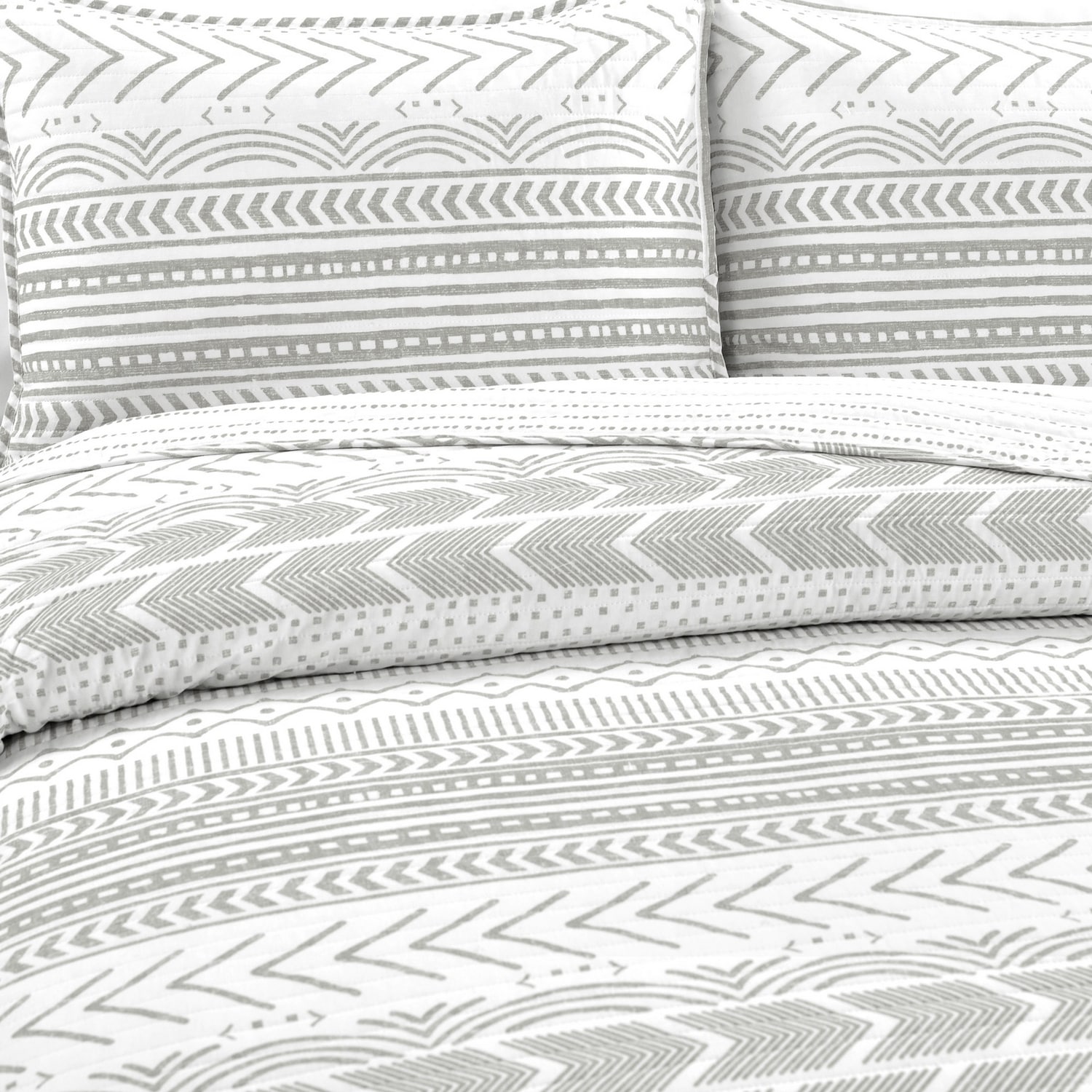 Gray and White Full/Queen Cotton Reversible Quilt Set