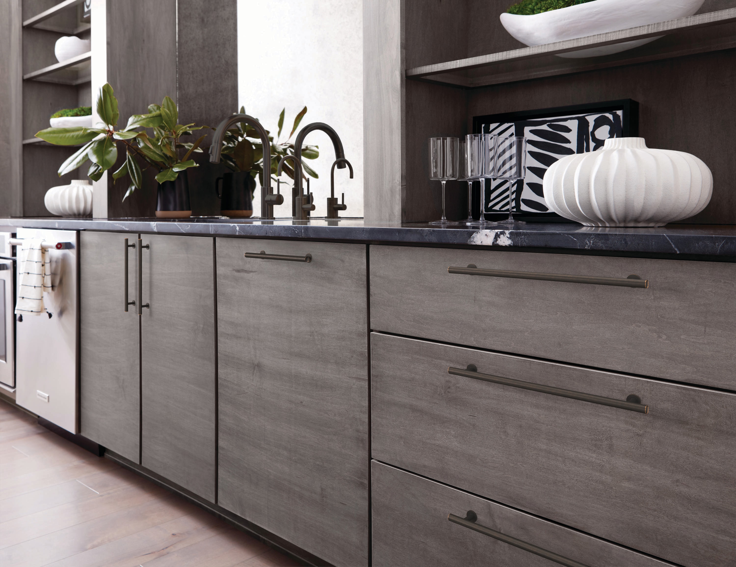 Modern Oil-Rubbed Bronze Bar Cabinet Pull with Mounting Hardware