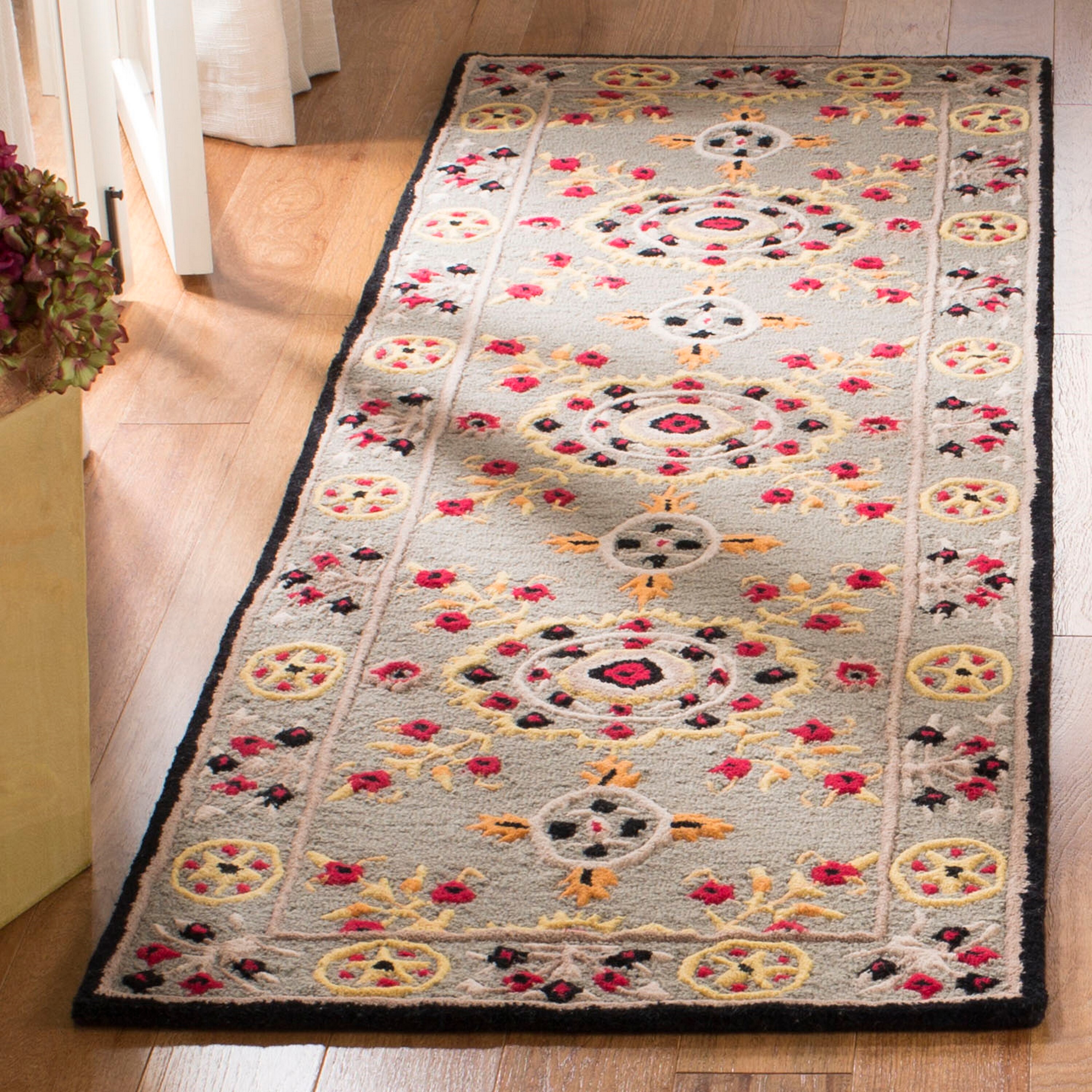 Safavieh BLG628A-27 Bellagio Roble 2 x 7 (ft) Tufted Wool Light Gray/Black Rectangular Indoor Floral/Botanical Farmhouse/Cottage Runner rug