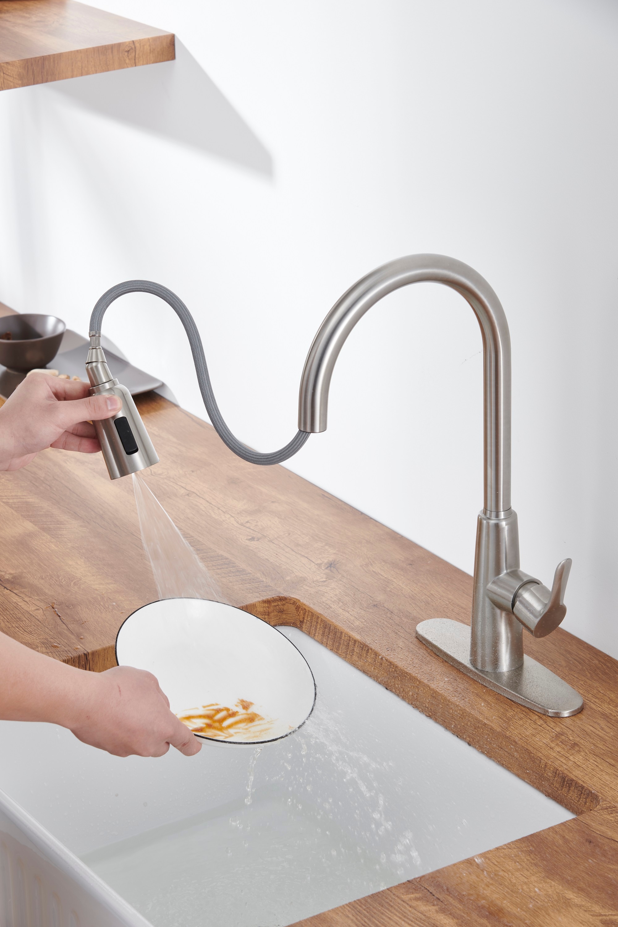 Nestfair SX-DR118N Brushed Nickel Single Handle Deck-mount Pull-out Kitchen Faucet