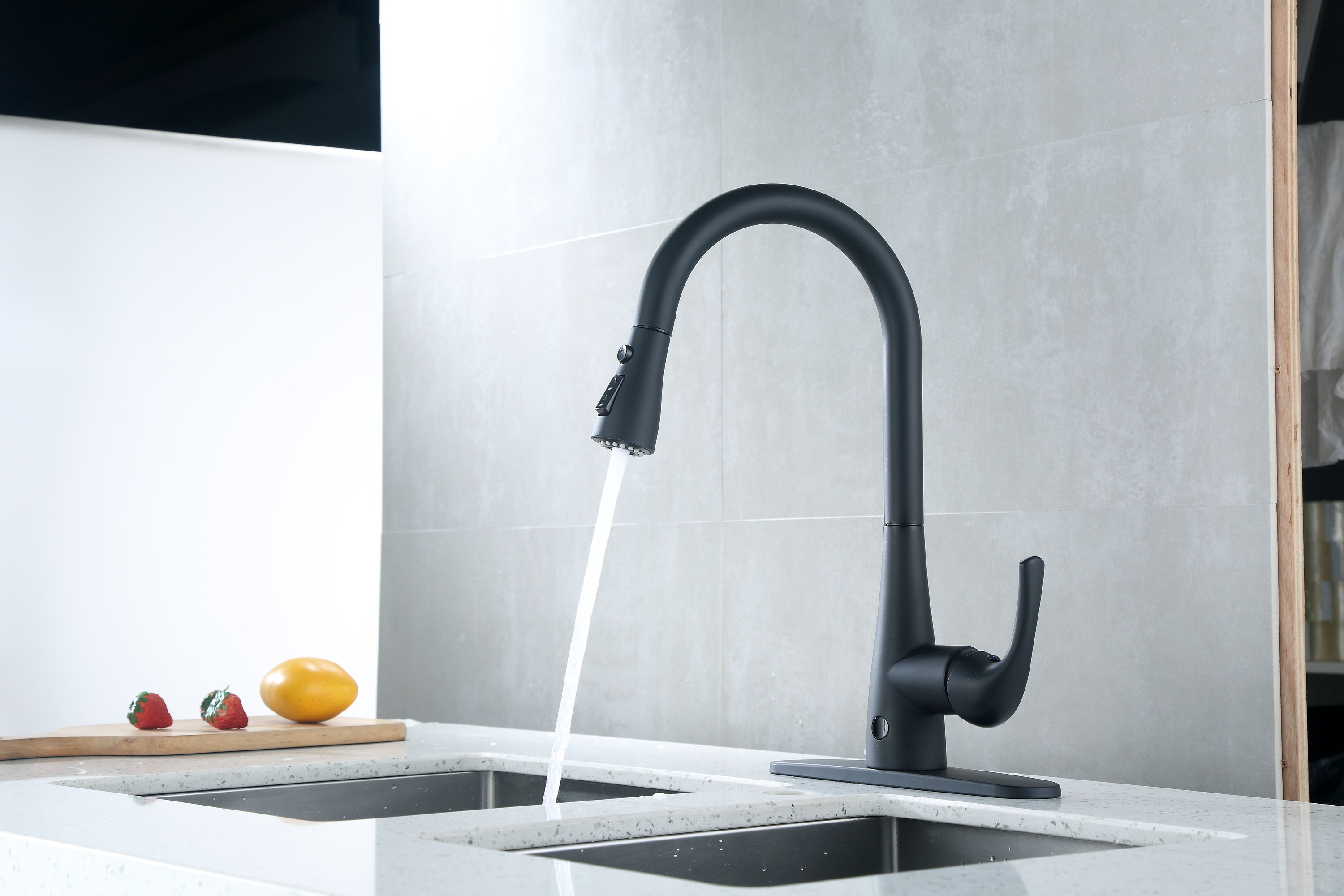 Leeds Matte Black Stainless Steel Pull-Down Kitchen Faucet