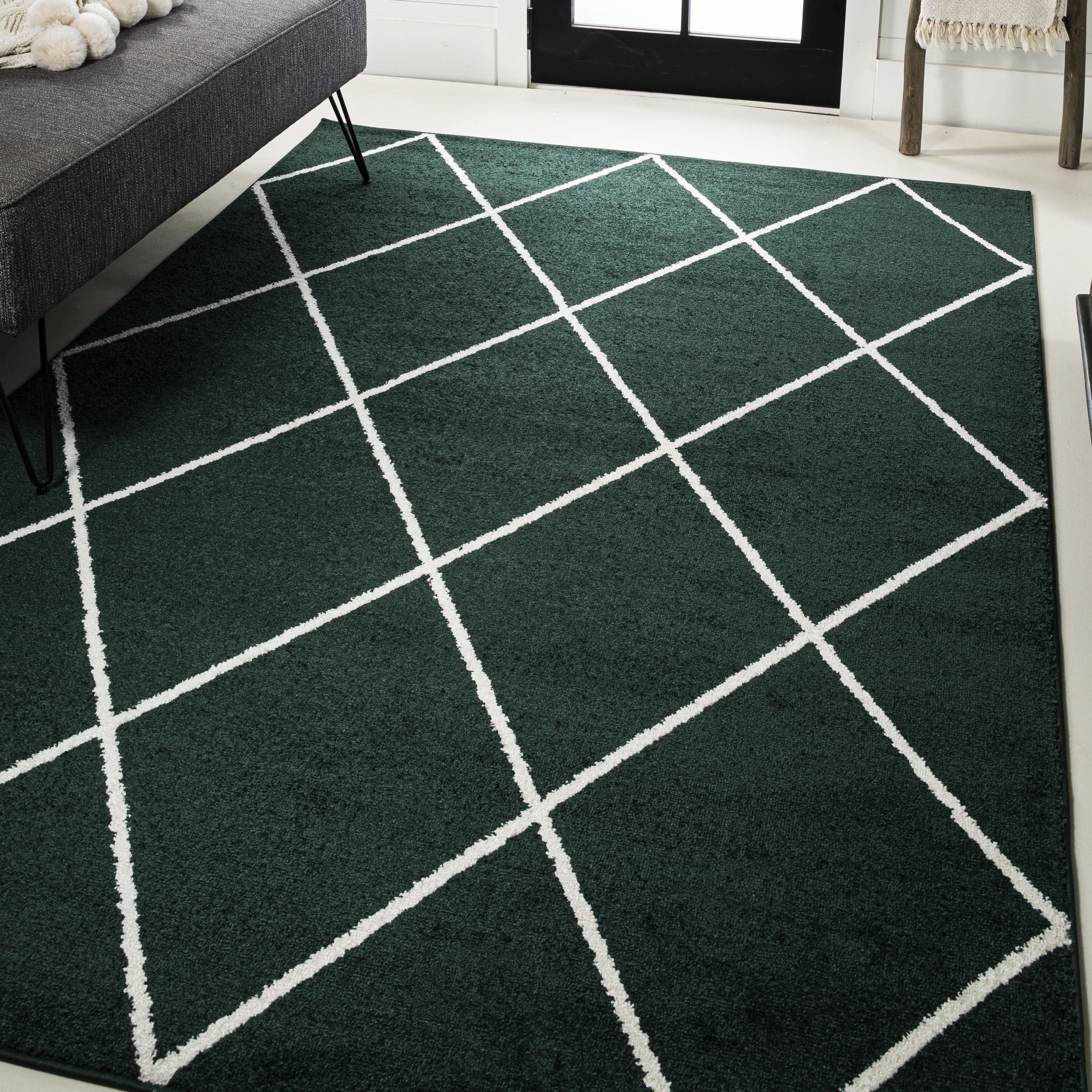 JONATHAN  Y SEU102D-4 SUPERSOFT Cole Minimalist Diamond 4 x 6 (ft) Loomed Polypropylene Green/White Rectangular Indoor Geometric Mid-Century Modern Area rug