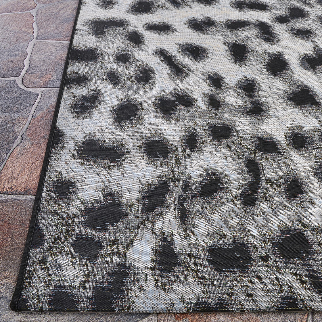 Dolce Ivory-Charcoal 2'3" x 3'11" Reversible Indoor/Outdoor Rug