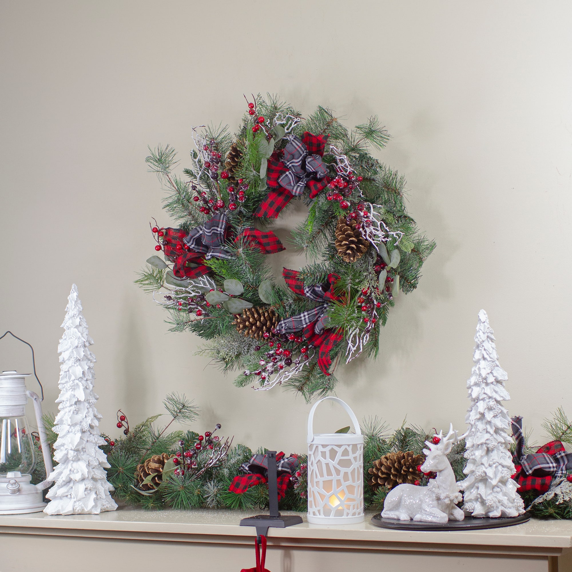 Northlight 24-in Indoor Green Berry Artificial Christmas Wreath in the ...