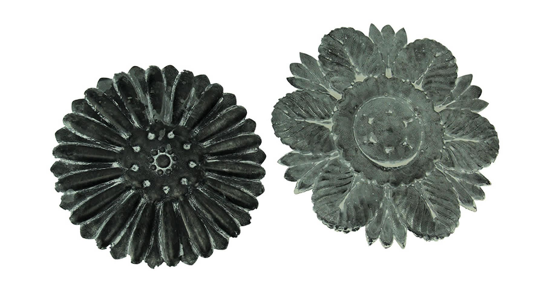 Pd Home PDH-TINPLQ-SET Distressed Embossed Tin Flower Decorative Wall Plaque Set of 2