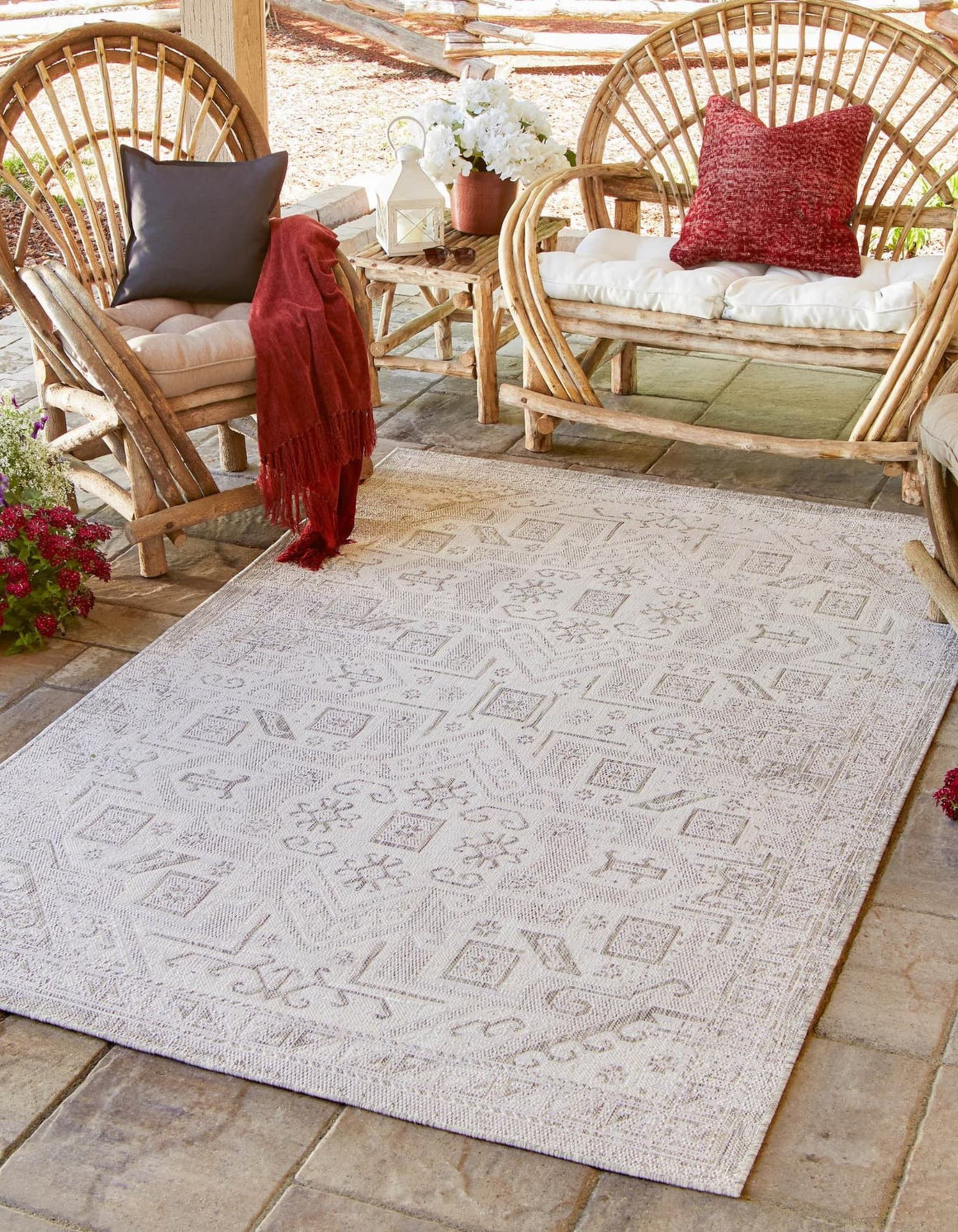 Unique Loom 3162395 Outdoor Aztec 10 x 13 (ft) Loomed Polypropylene Light Gray Rectangular Indoor/Outdoor Border Area rug