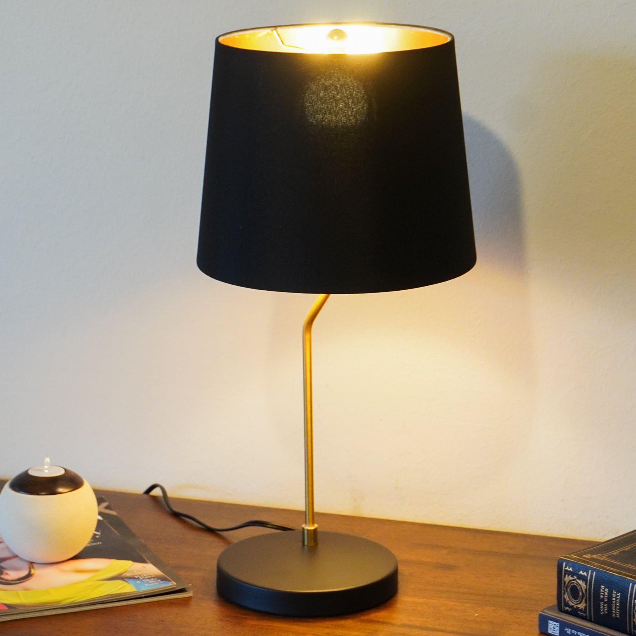 Tenleaf Black Outer New Design Small Modern Stylish Desk Lamp Bedside Table Lamp