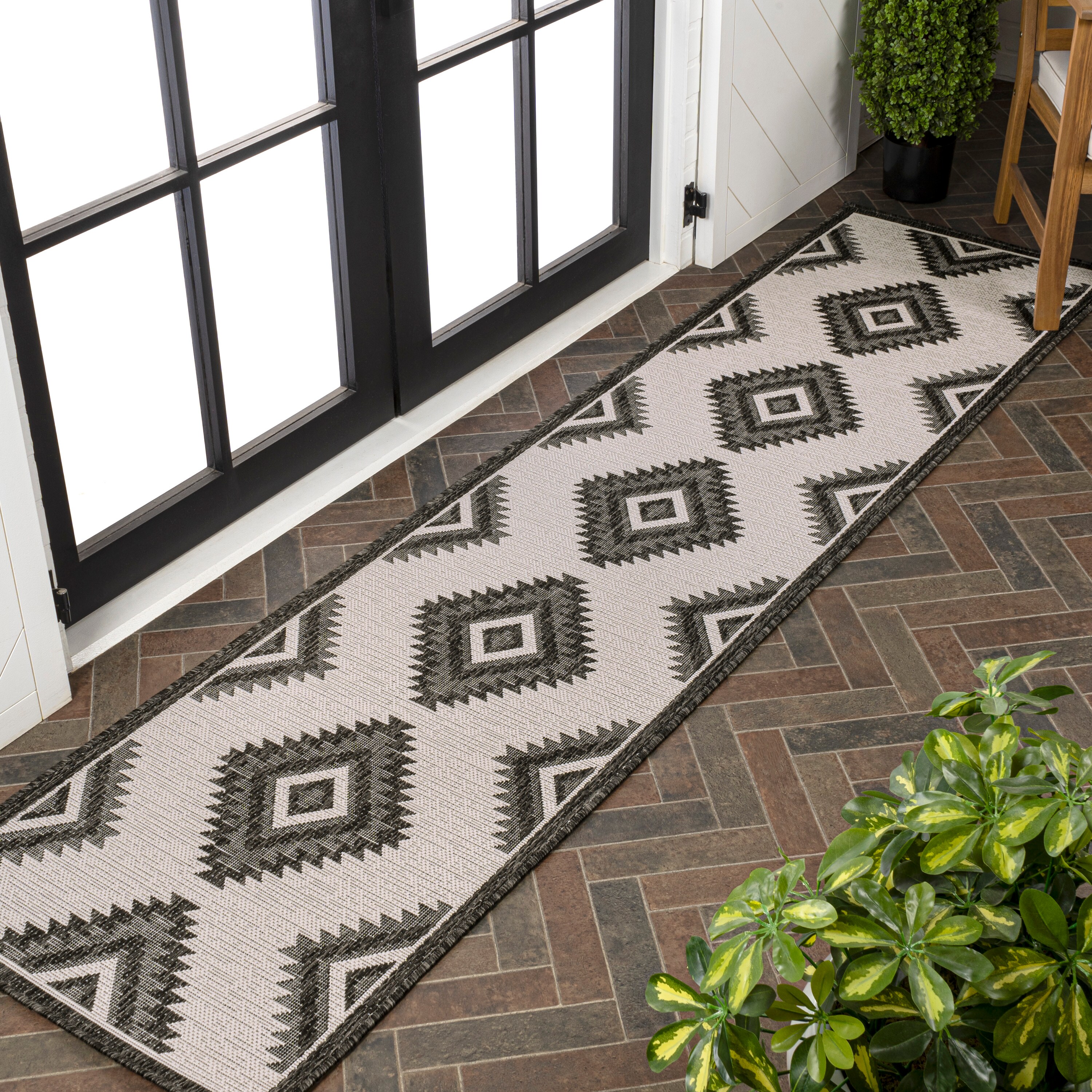JONATHAN  Y TSN202A-28 TUSCAN SUN Lior Moroccan Diamond 2 x 8 (ft) Loomed Polypropylene Black/Cream Rectangular Indoor/Outdoor Geometric Farmhouse/Cottage Runner rug