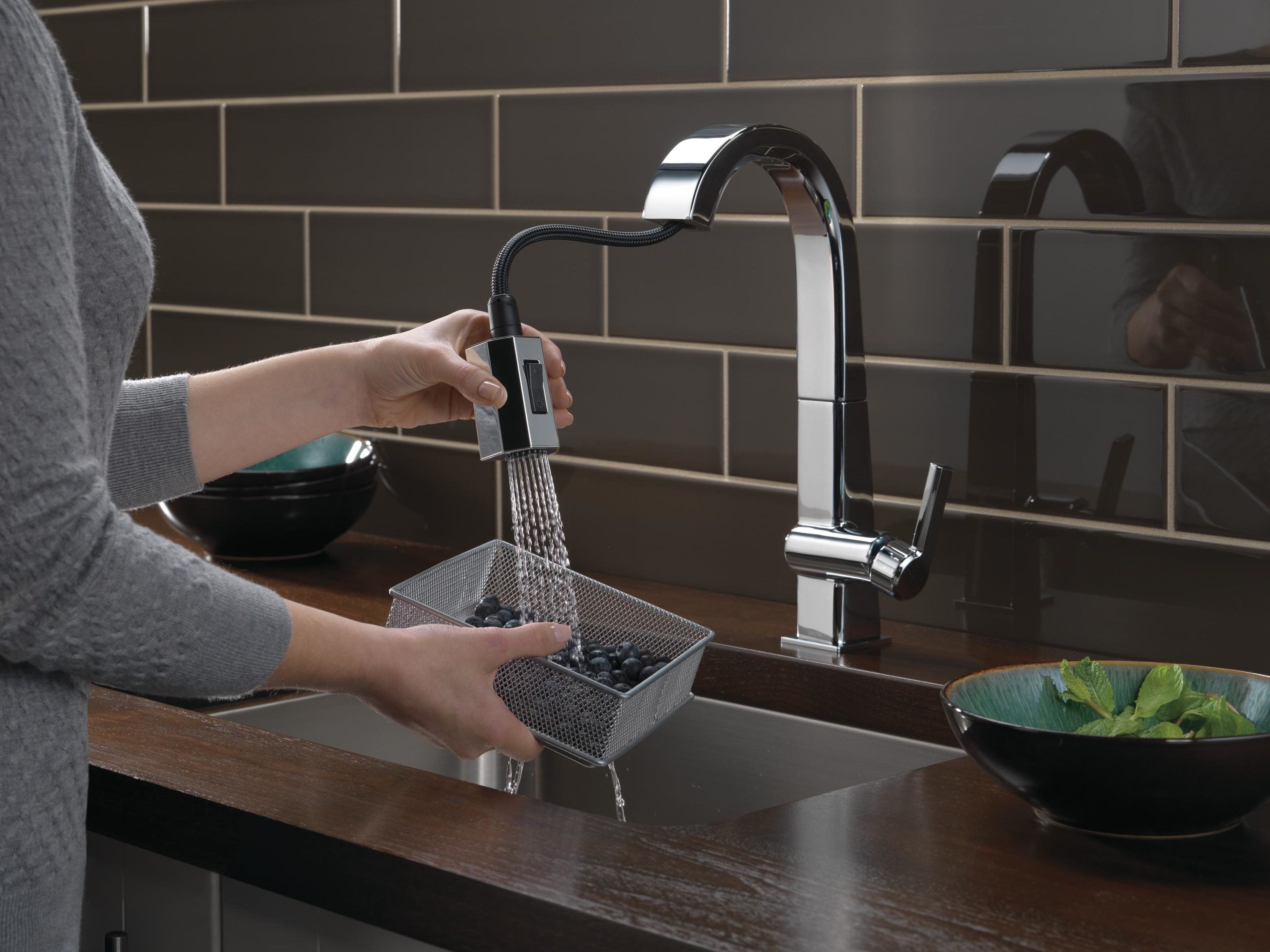 Modern Chrome Pull-Down Kitchen Faucet with 360° Swivel