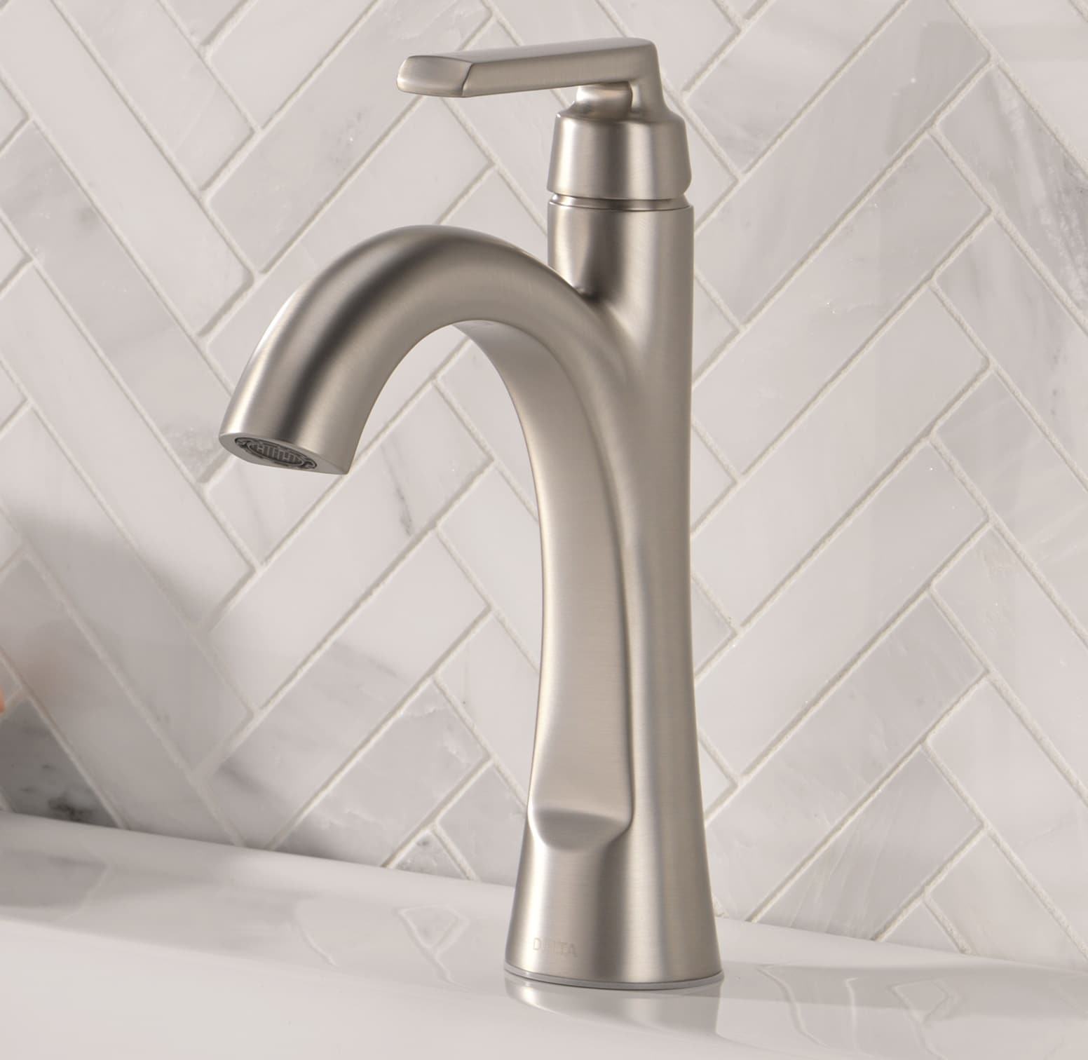 Delta 15832LF-SP Sparrow Spotshield Brushed Nickel Single hole 1-handle WaterSense Mid-arc Residential Handle Bathroom Sink Faucet with Drain with Deck Plate