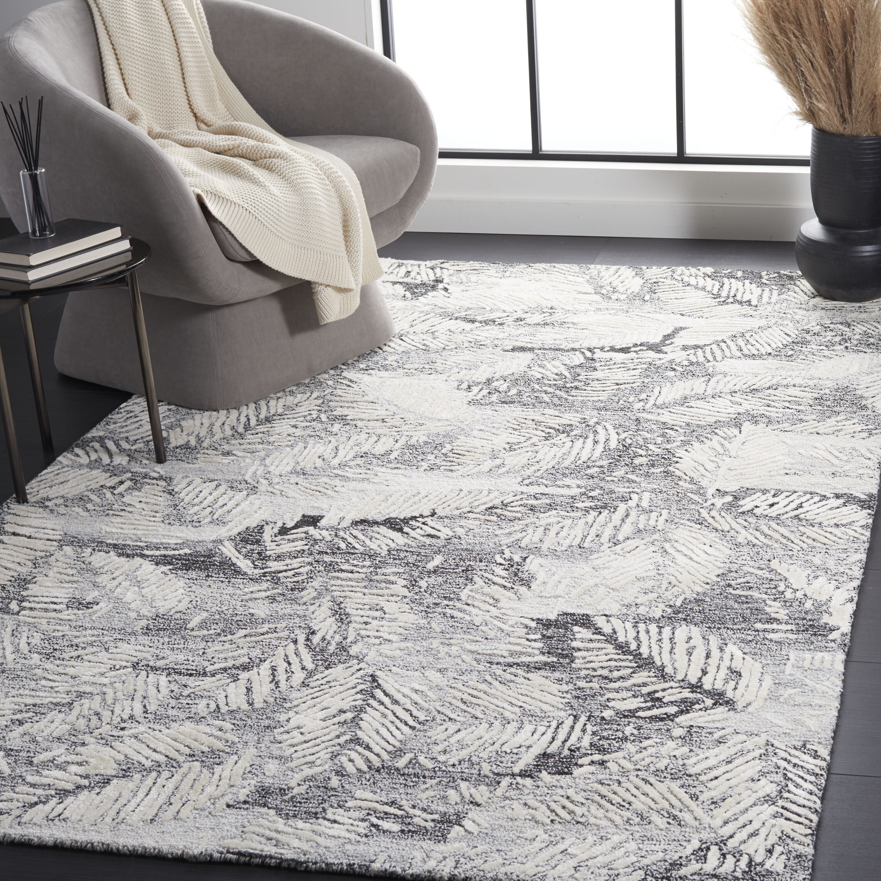  Glamour 539 Black/Ivory Contemporary 4ft x 6ft Small Rectangle Rug