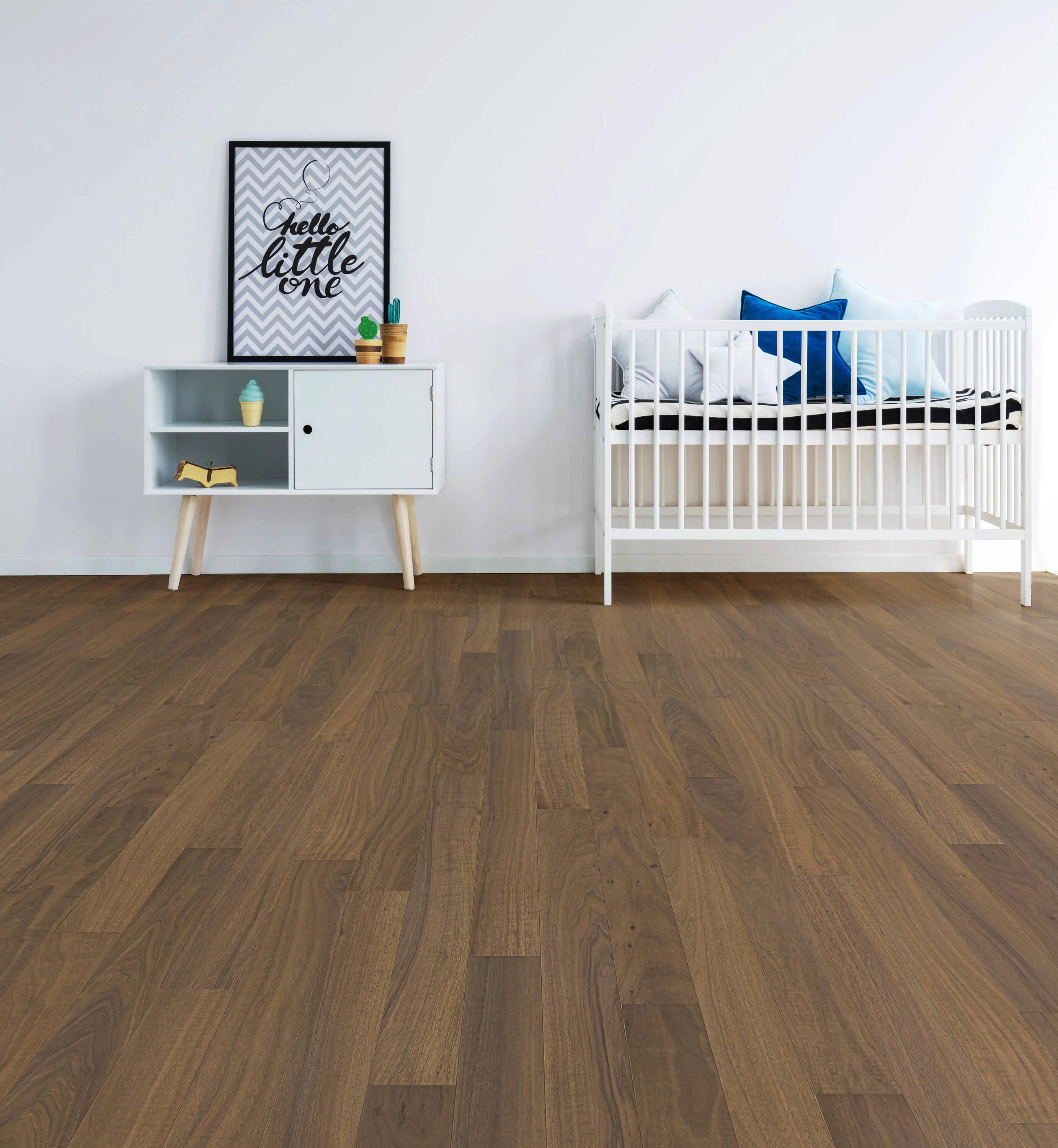 Zalan Floors 5995295 Marseilla EW5A07TG Walnut 5-in W x 1/2-in T Wirebrushed Engineered Hardwood Flooring ( 26.25-sq ft / Carton )