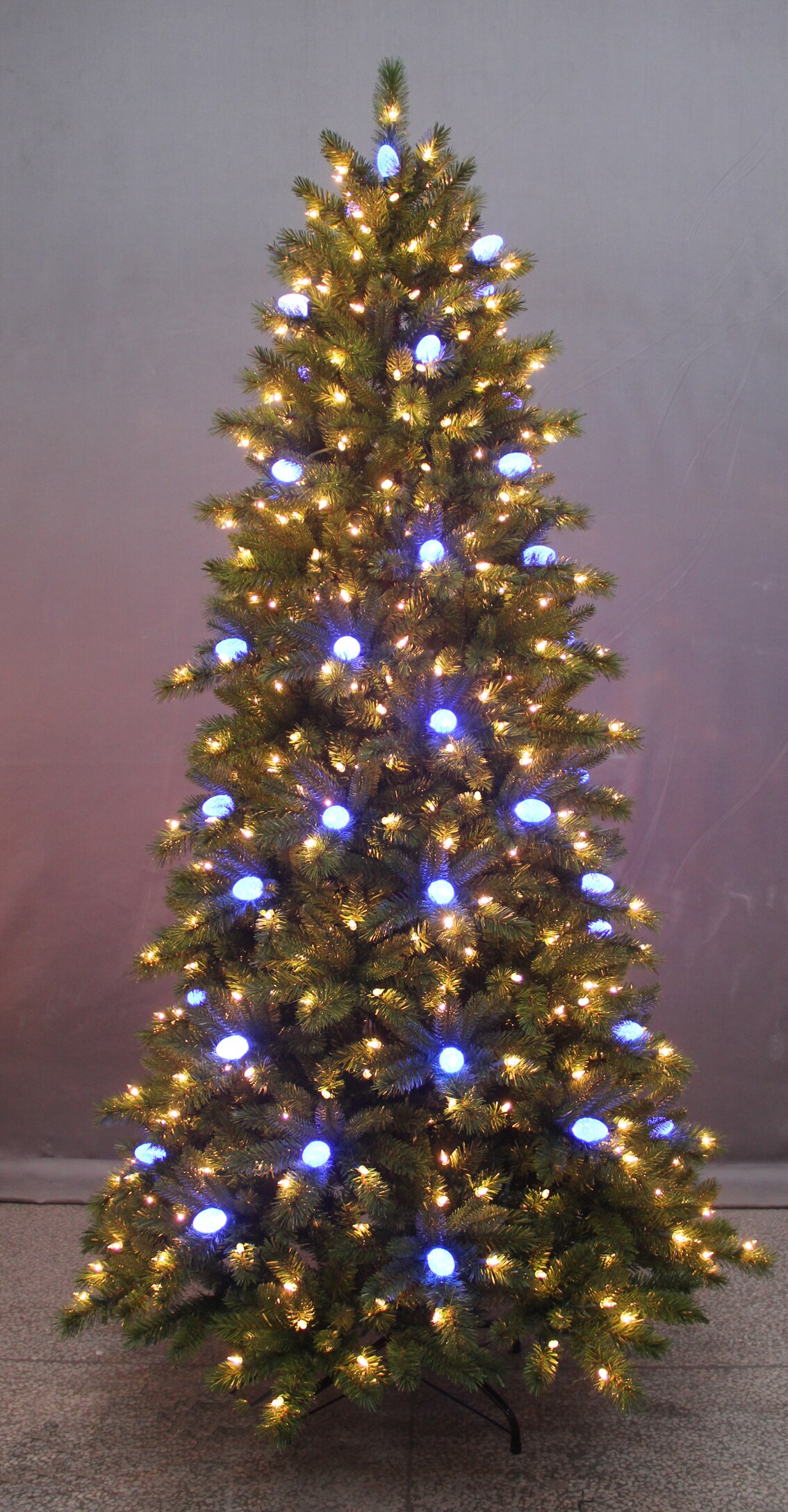 GE iTwinkle 7.5-ft Pre-Lit Artificial Christmas Tree with 500 Multi ...