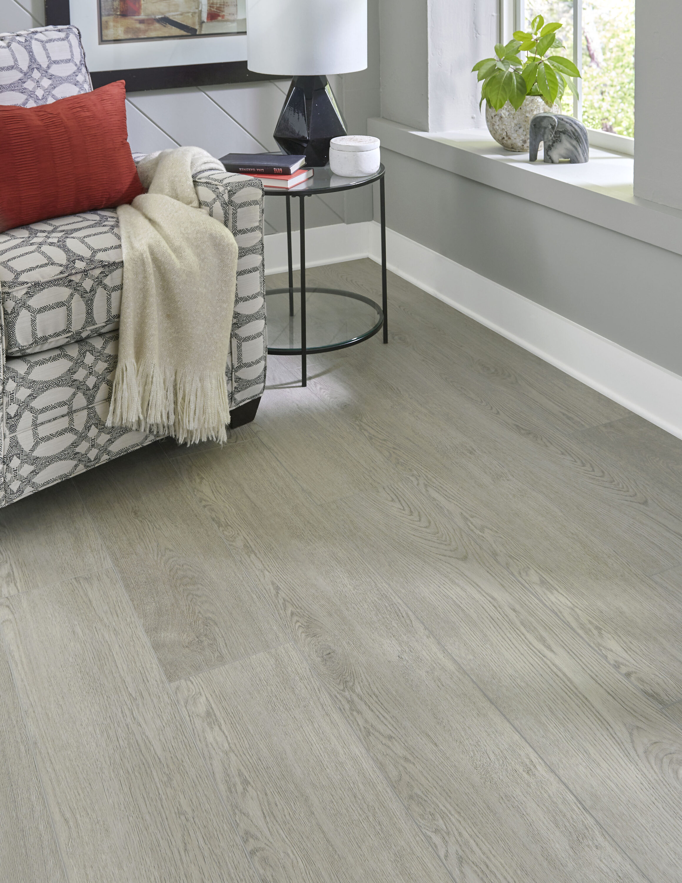 Nouveax Meads Bay 20-mil x 9-1/2-in W x 60-in L Waterproof Interlocking  Luxury Vinyl Plank Flooring (18.86-sq ft/ Carton) in the Vinyl Plank  department at