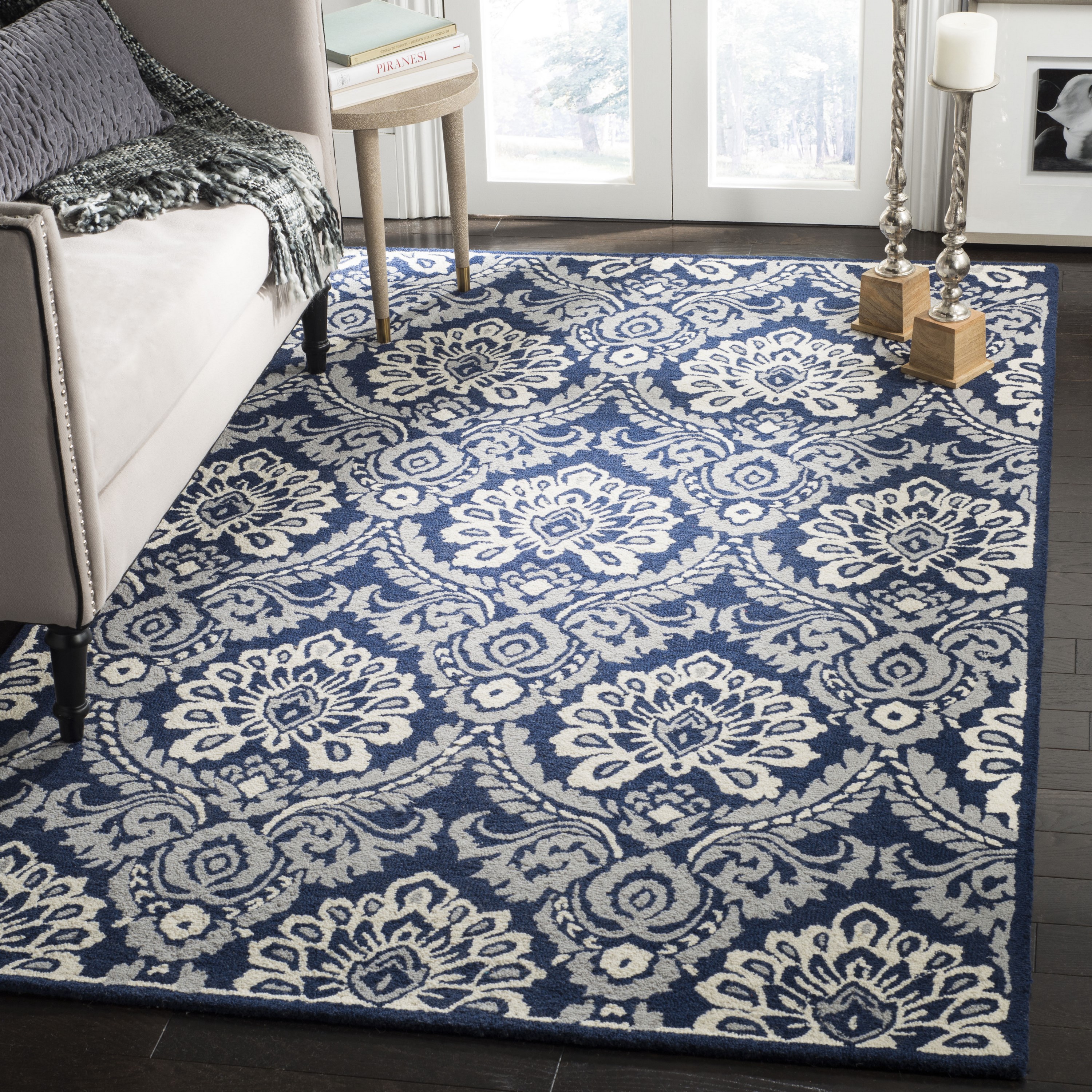 Safavieh BLM106B-4 Blossom Littie 4 x 6 (ft) Tufted Wool Navy/Ivory Rectangular Indoor Damask Area rug