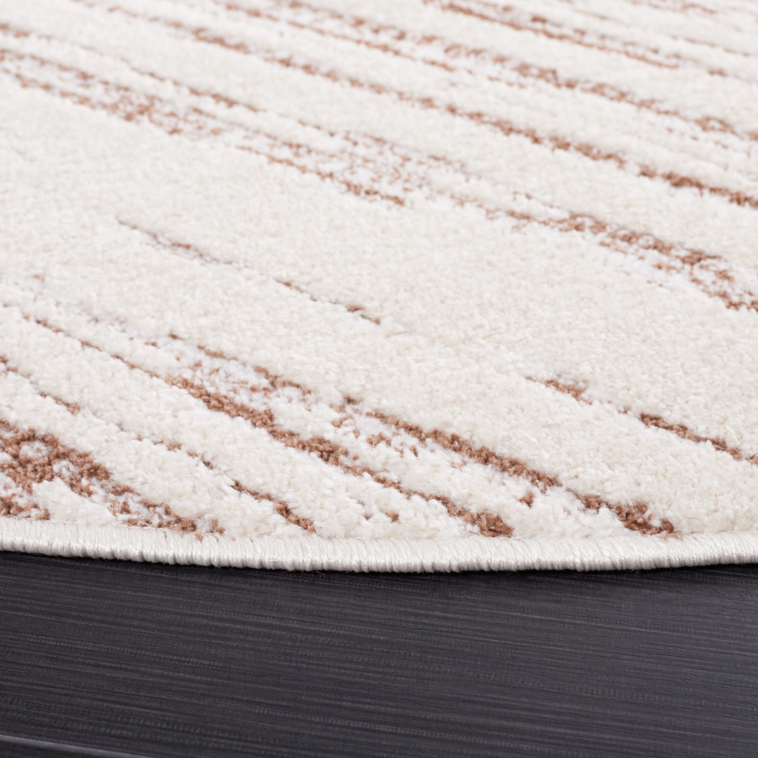 Safavieh ALM742T-7R rugs - View #3
