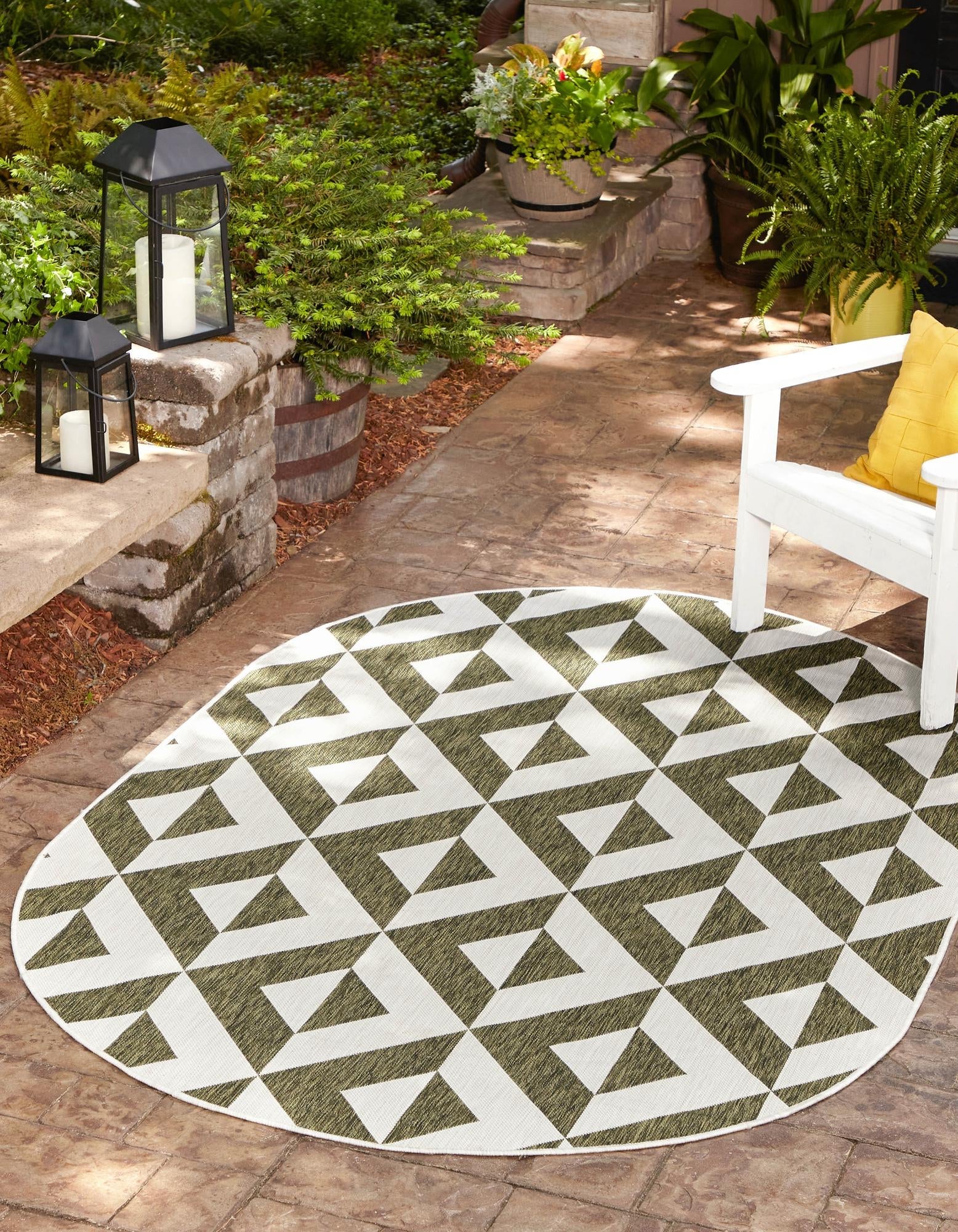 Unique Loom 3152524 Jill Zarin Outdoor 5 x 8 (ft) Loomed Polypropylene Green Oval Indoor/Outdoor Geometric Area rug