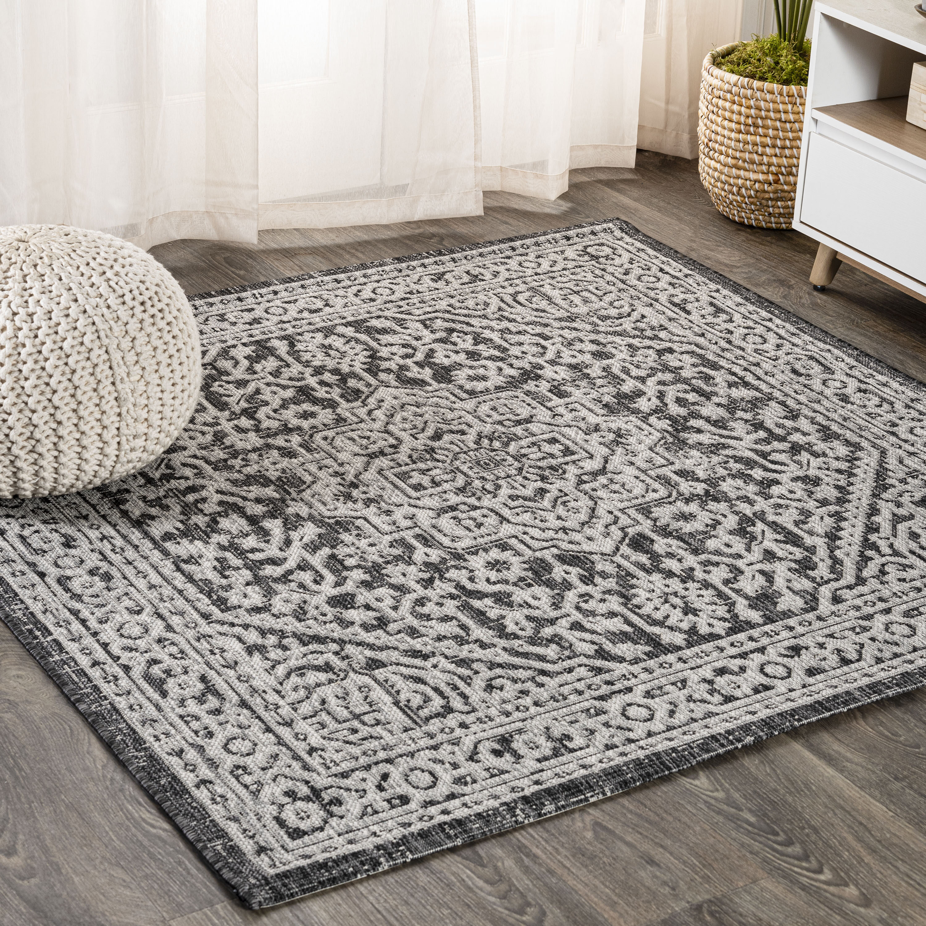 JONATHAN  Y SMB101D-9SQ SANTA MONICA Sinjuri Medallion Textured Weave 9 x 9 (ft) Polypropylene Gray/Black Square Indoor Medallion Bohemian/Eclectic Area rug