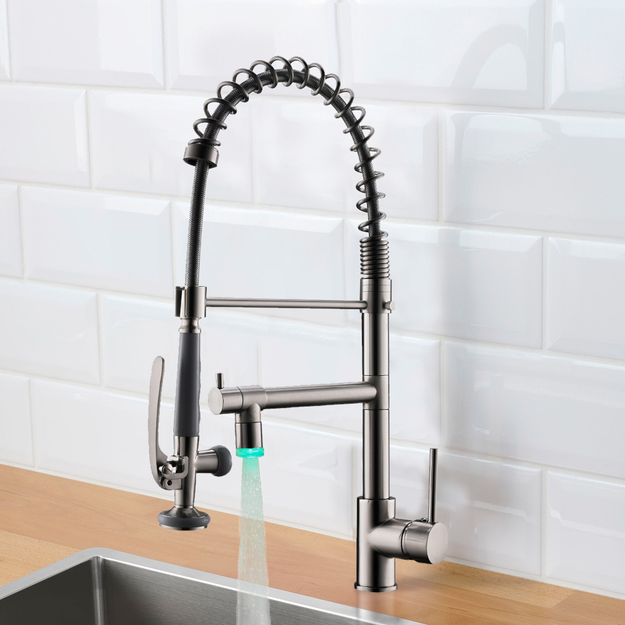 Graveren druk monteren WELLFOR Modern Kitchen Faucet Brushed Nickel Single Handle Swivel Kitchen  Faucet with Sprayer Function in the Kitchen Faucets department at Lowes.com
