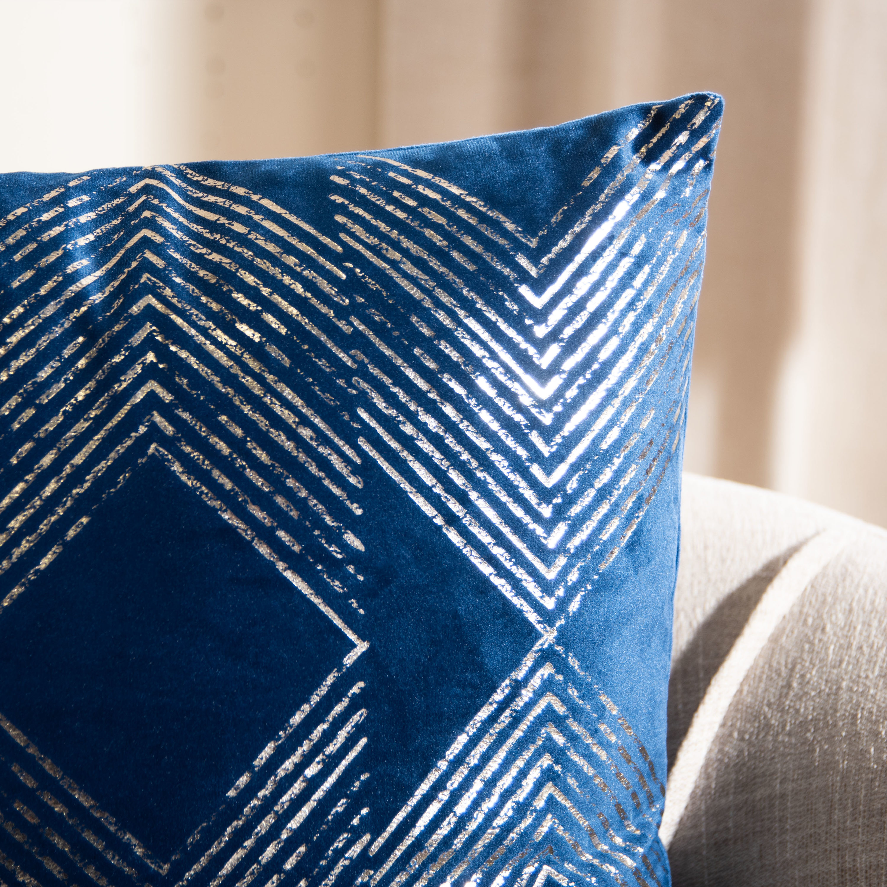 Safavieh PLS7144C-1818 Accent-Pillows - View #3