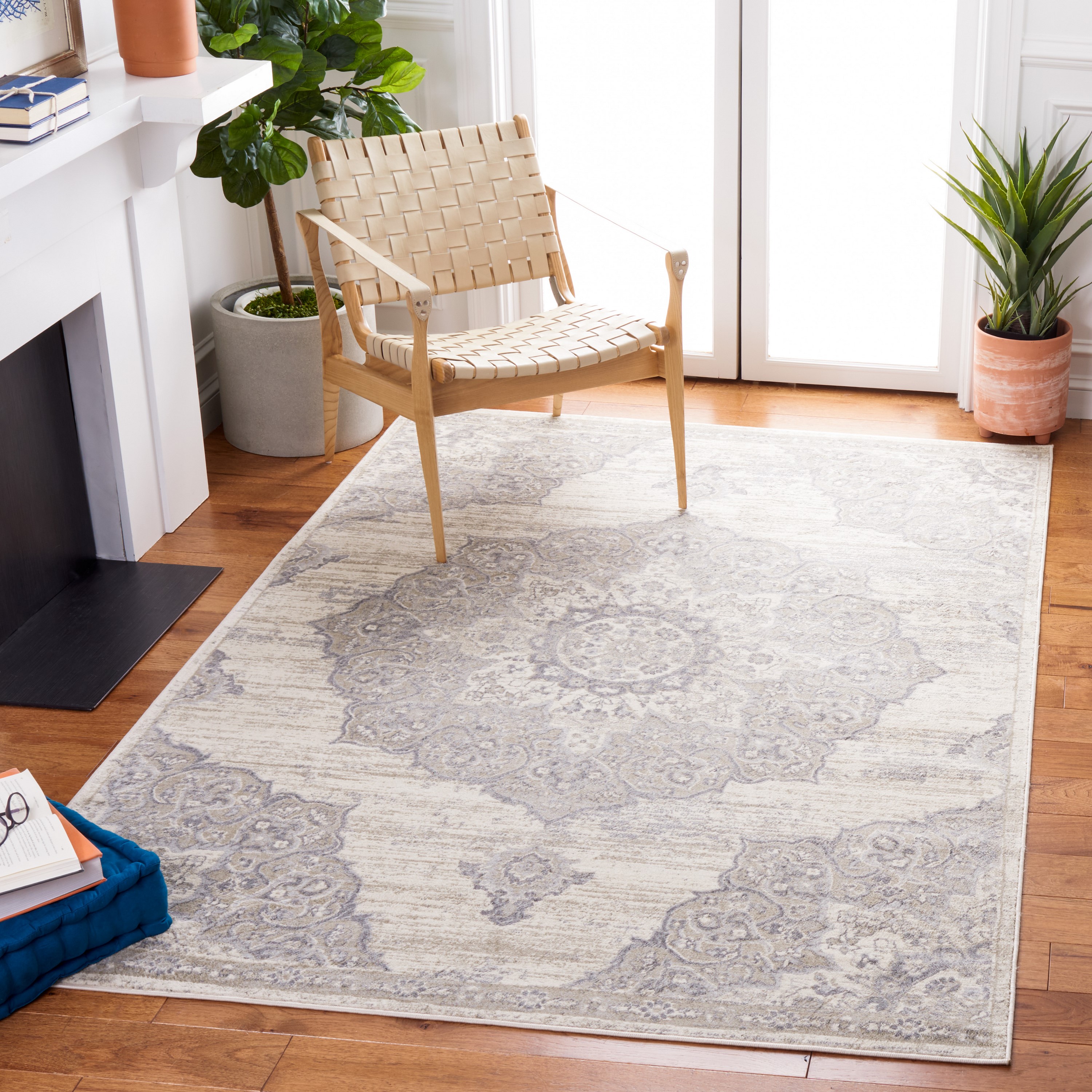 Safavieh BNT802B-4 Brentwood Coral 4 x 6 (ft) Loomed Polypropylene Ivory/Beige Rectangular Indoor Distressed/Overdyed Vintage Area rug