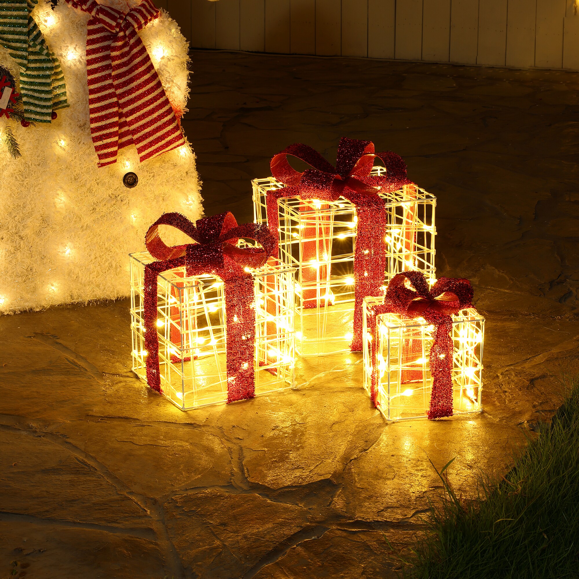 LuxenHome WHHD1795 Outdoor-Christmas-Decor - View #3