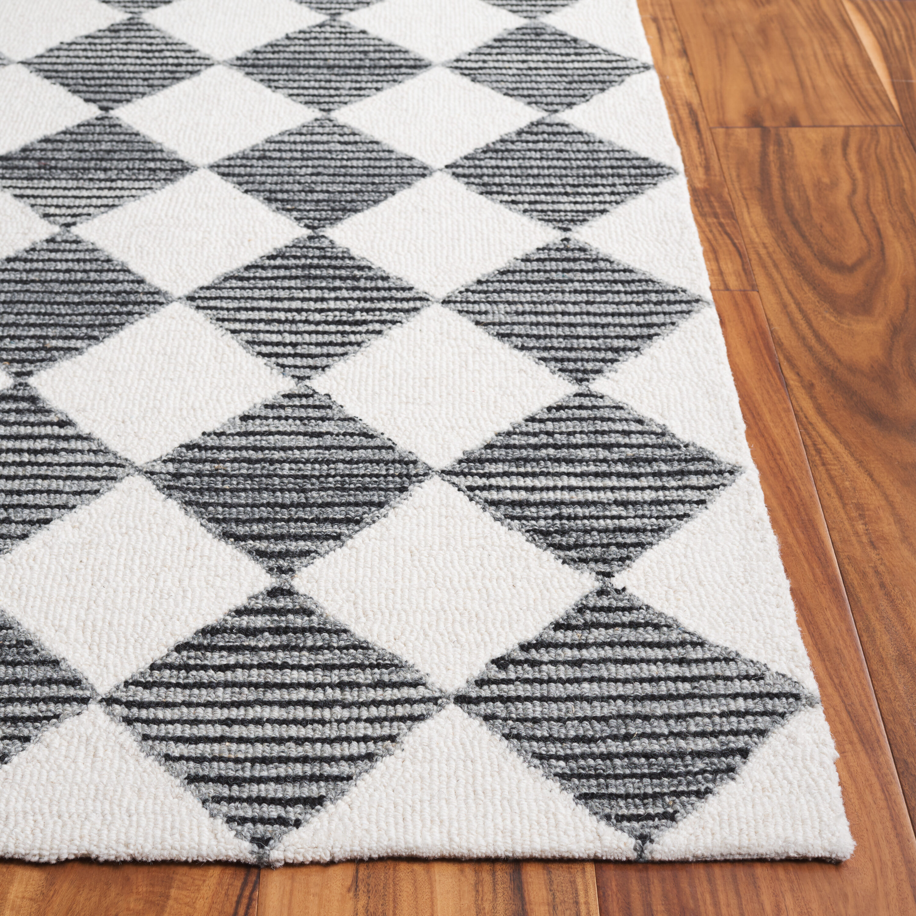 Safavieh EBN120Z-4 rugs - View #3