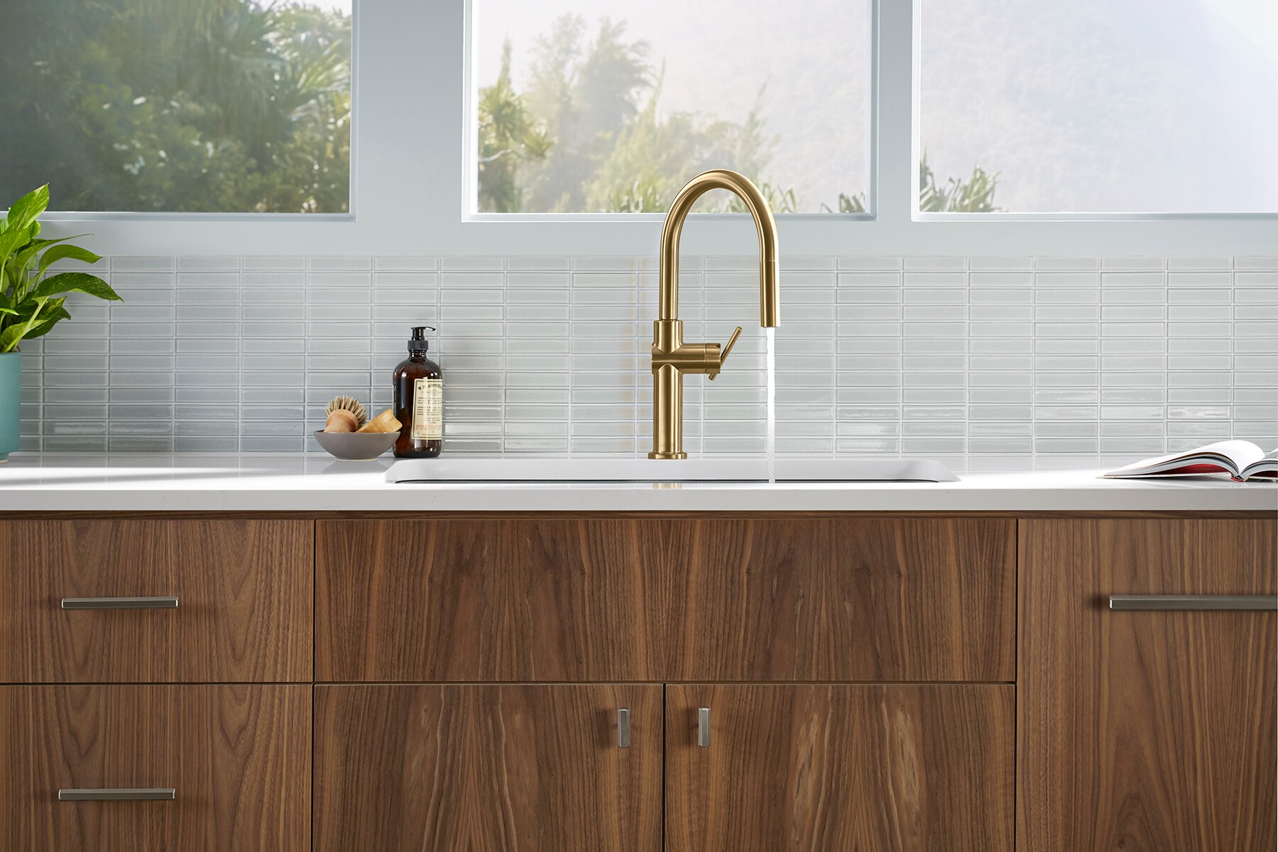 Kohler Crue Vibrant Brushed Moderne Brass Single Handle Pull Down Kitchen Faucet With Sprayer