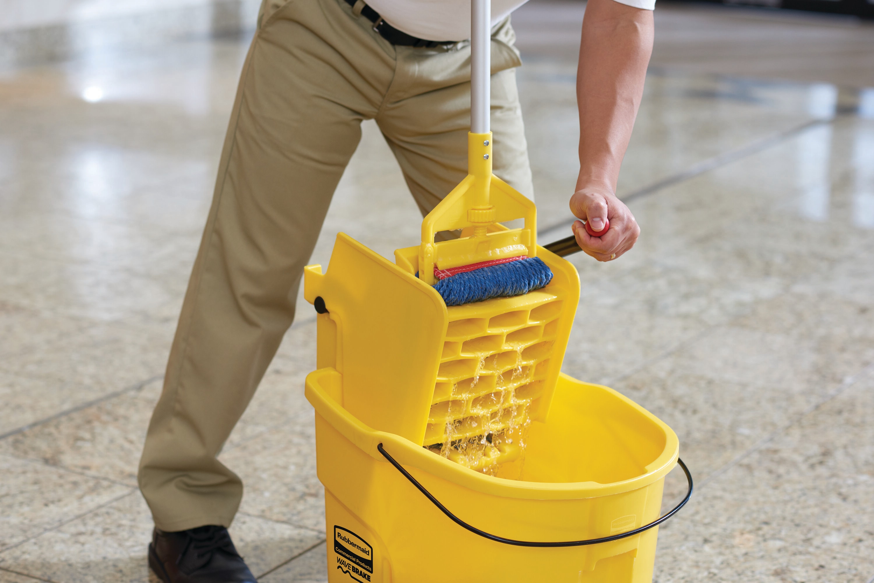 Mind Reader 20 Liter Heavy Duty Mop Wringer Trolley Bucket, Yellow