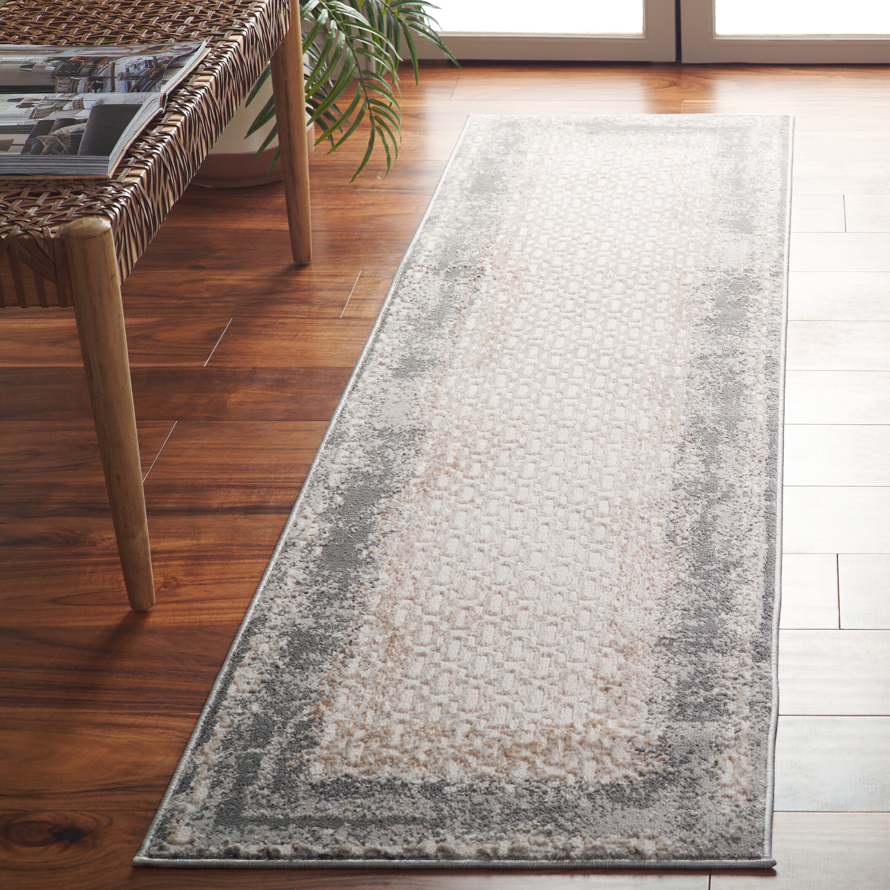 Alenia 100A Ivory/Grey 2ft x 8ft Runner Rug