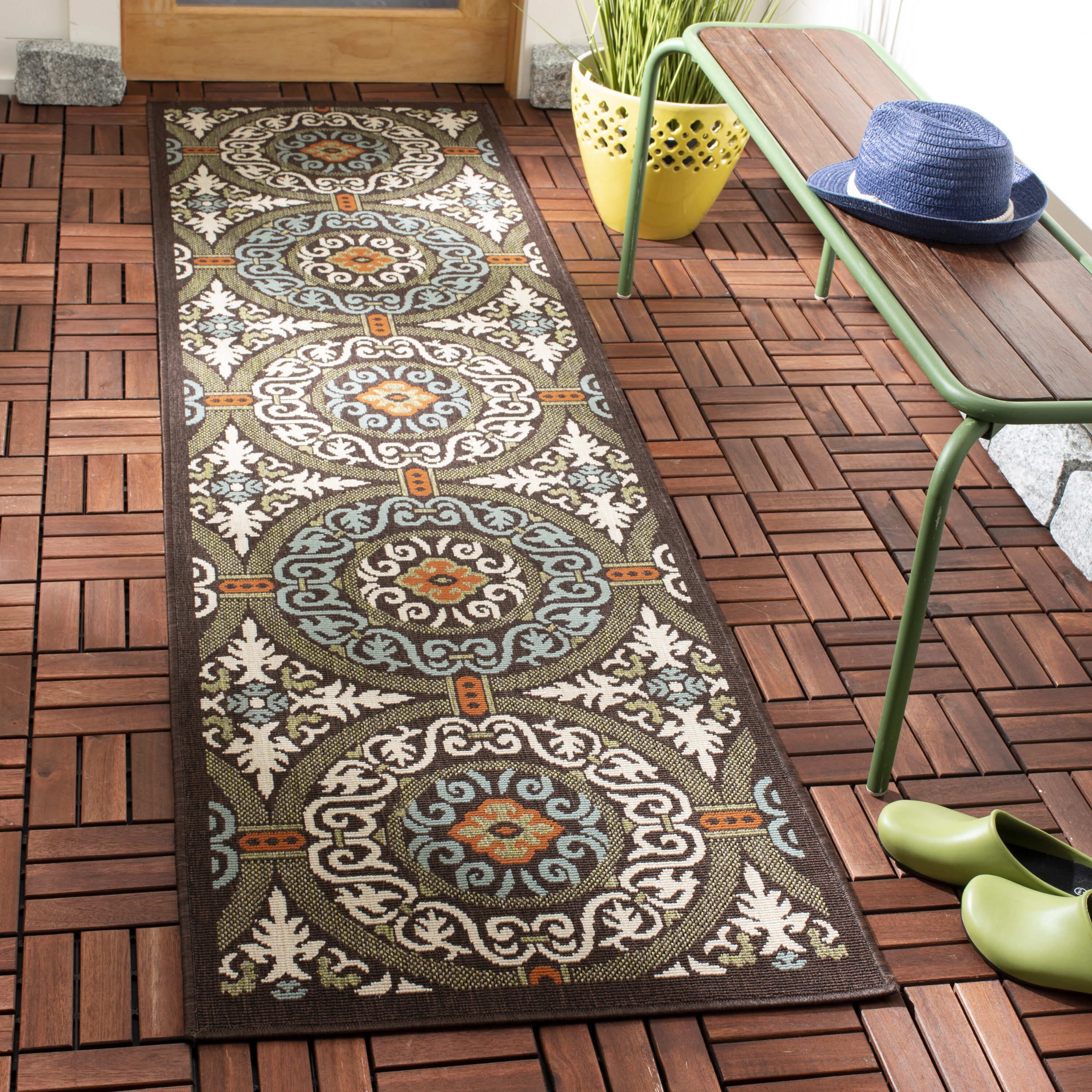 Safavieh VER055-0723-28 Veranda Rexhie 2 x 8 (ft) Loomed Synthetic Chocolate/Aqua Rectangular Indoor/Outdoor Medallion Farmhouse/Cottage Runner rug