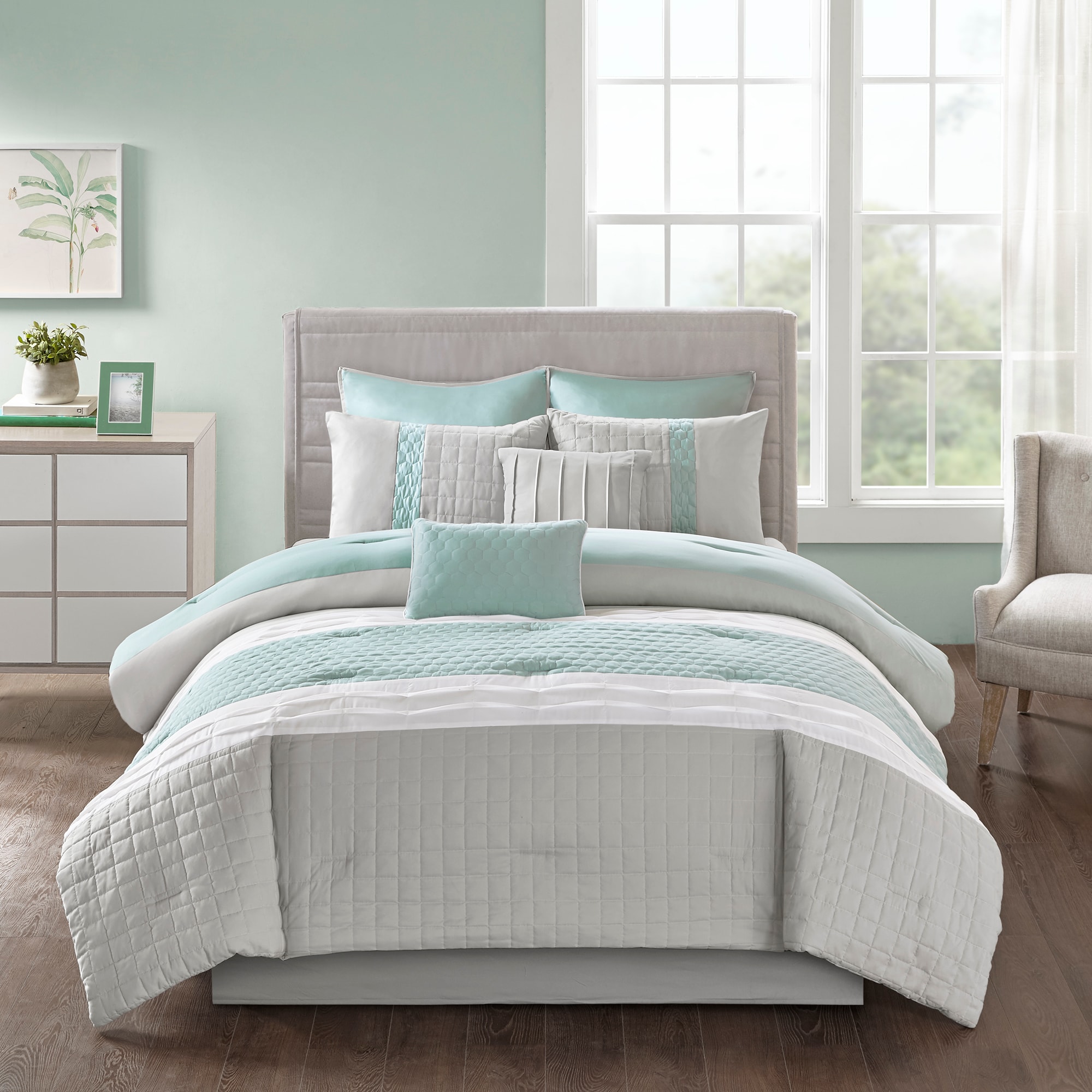 510 Design 5DS10-0054 8 -Piece Seafoam/Grey King Comforter Set