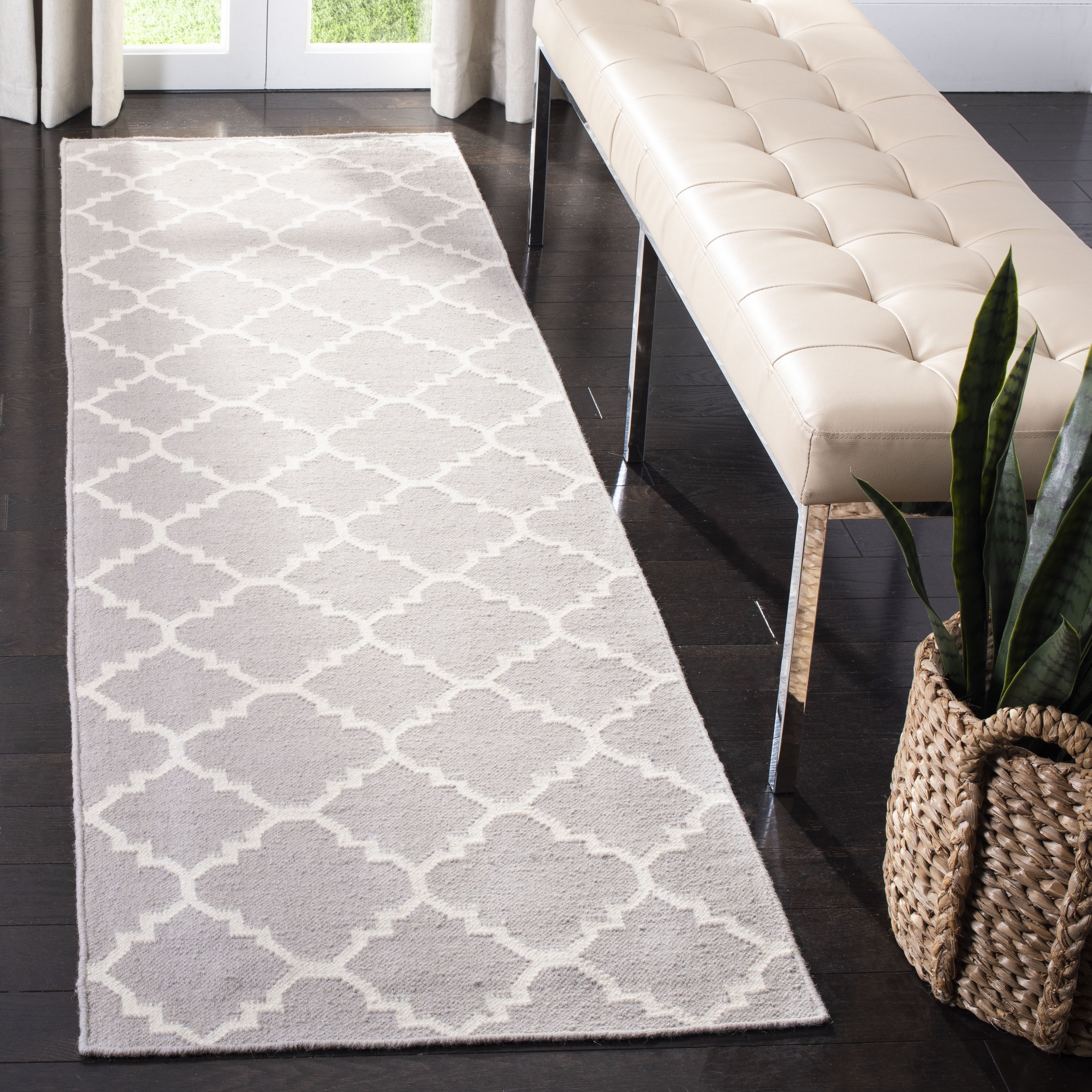 Safavieh DHU554G-28 Dhurries Malina 3 x 8 (ft) Wool Gray/Ivory Rectangular Indoor Trellis Coastal Runner rug