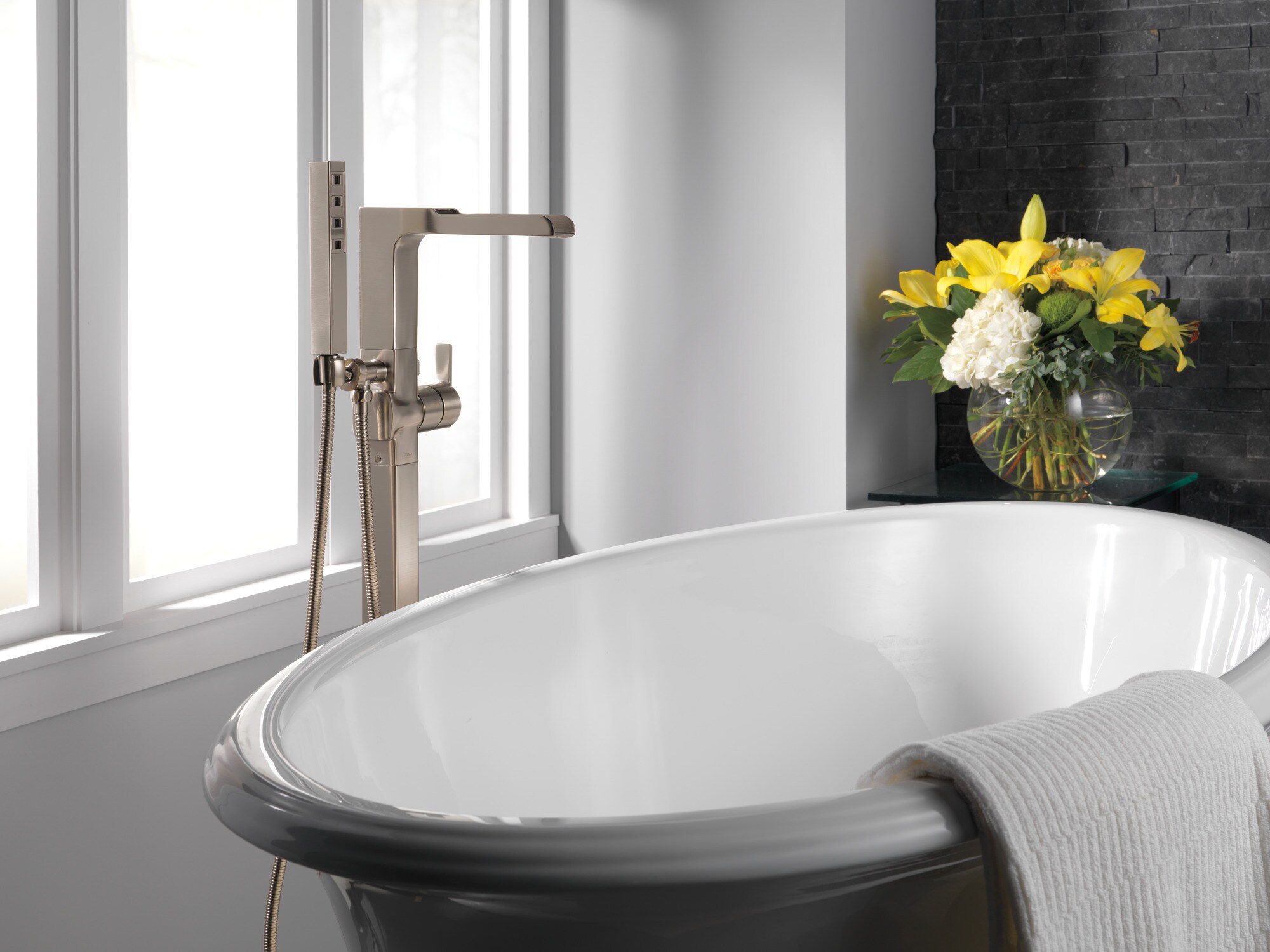 Delta T4768-SSFL Roman-Tub-Faucets - View #2