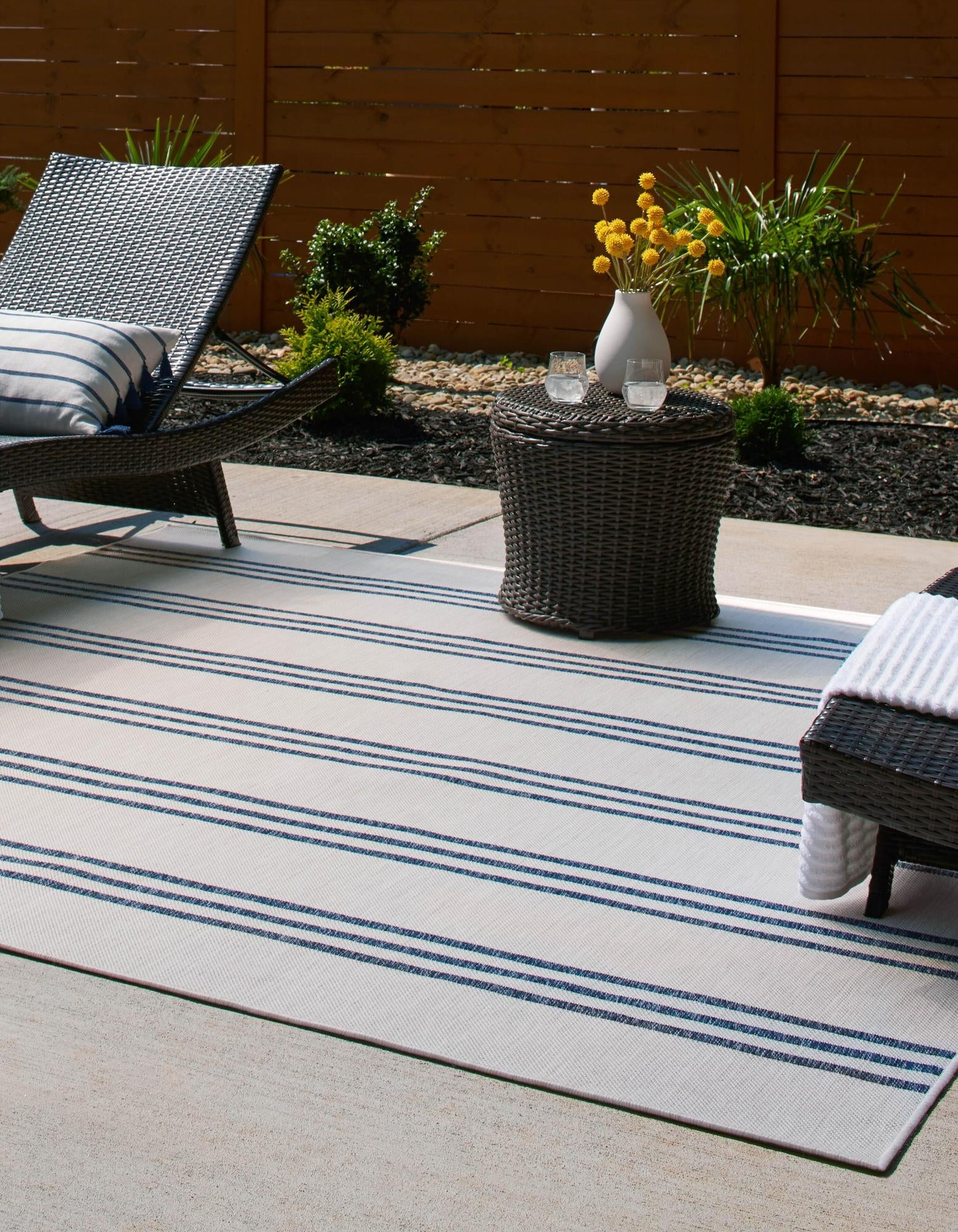 Unique Loom 3152684 Jill Zarin Outdoor 8 x 8 (ft) Loomed Polypropylene Ivory Square Indoor/Outdoor Stripe Area rug