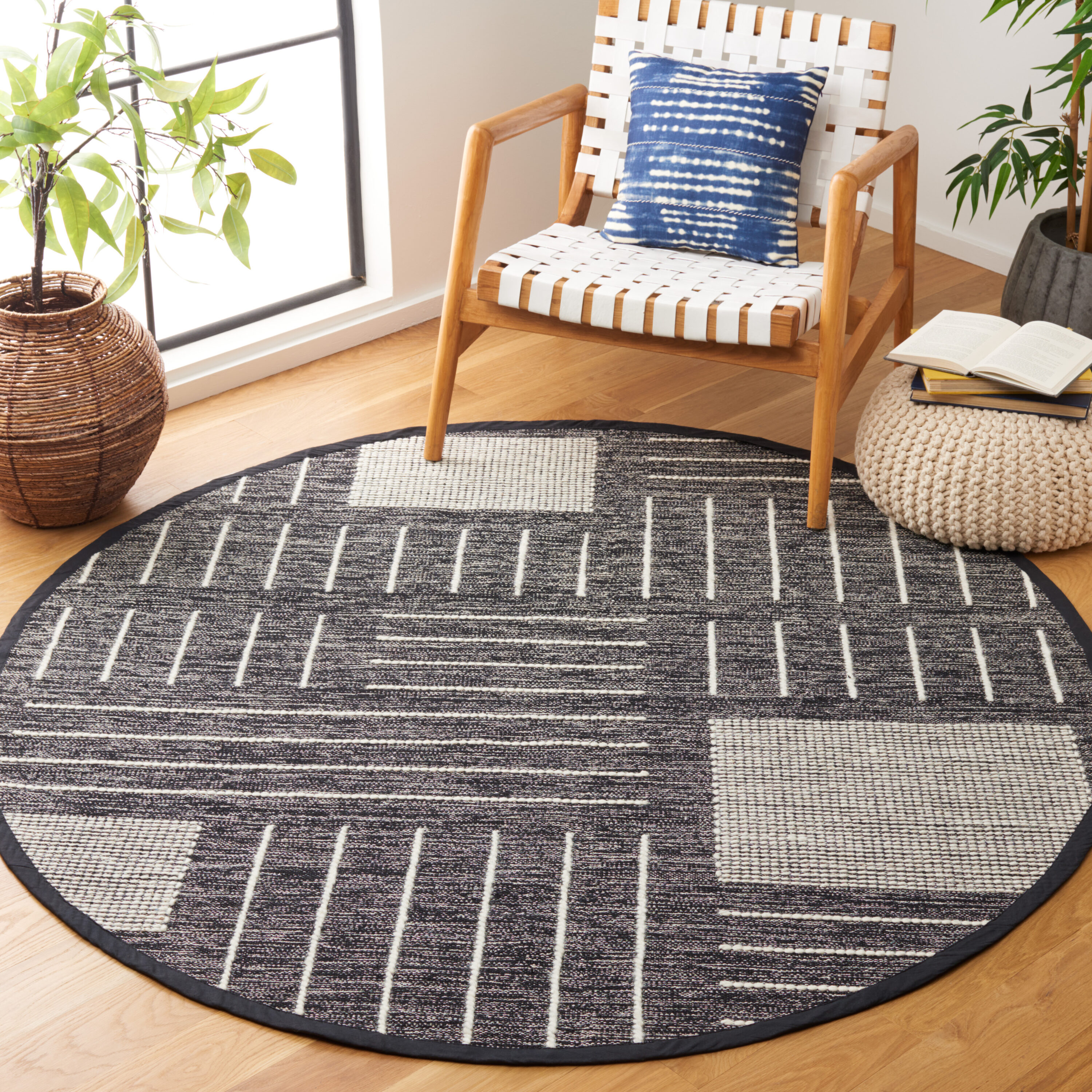  Kilim 326 Black/Ivory Contemporary 6Ft x 6Ft Round Rug