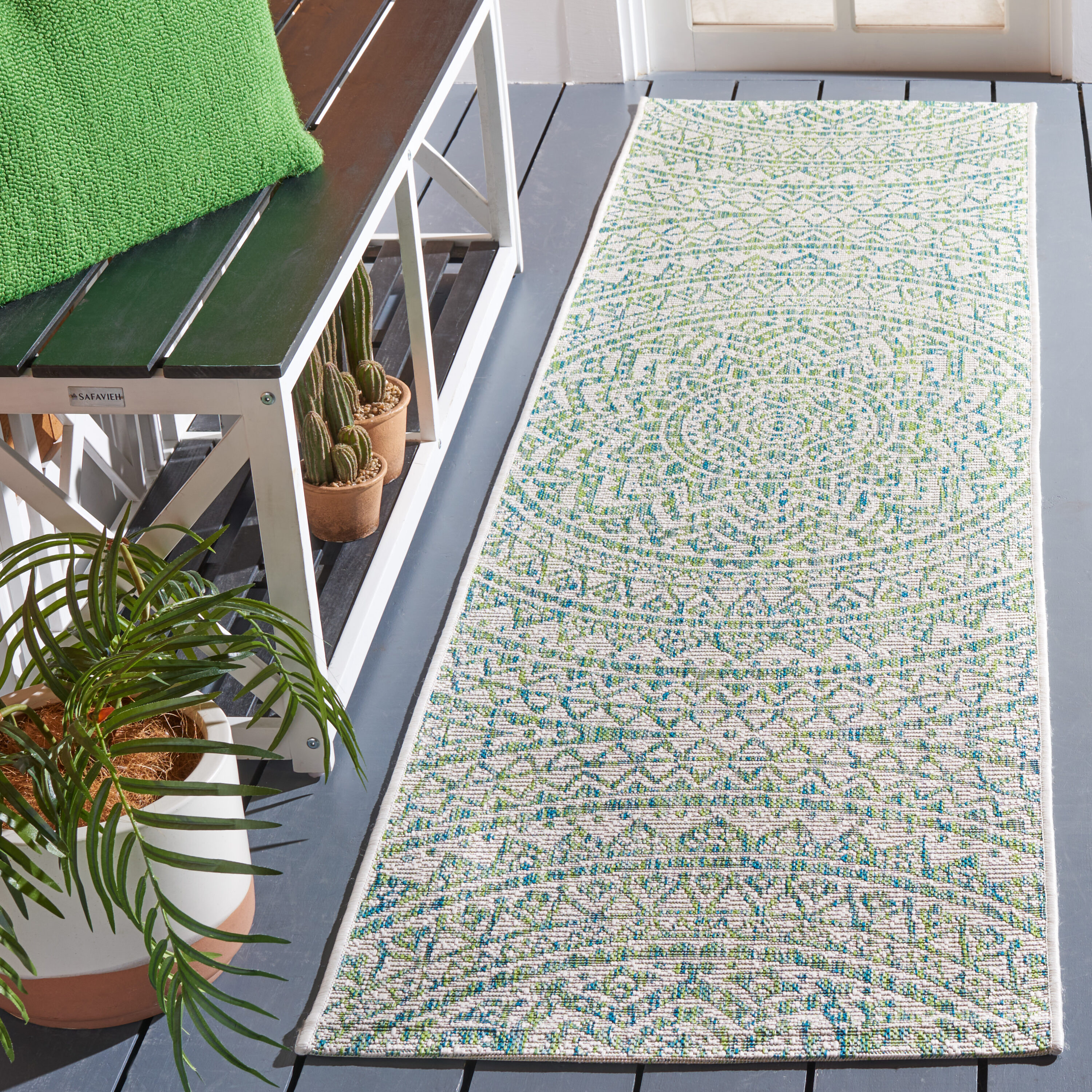 Safavieh CY8734-55712-25 Courtyard 2 x 5 (ft) Loomed Synthetic Ivory/Green Rectangular Indoor/Outdoor Medallion Runner rug