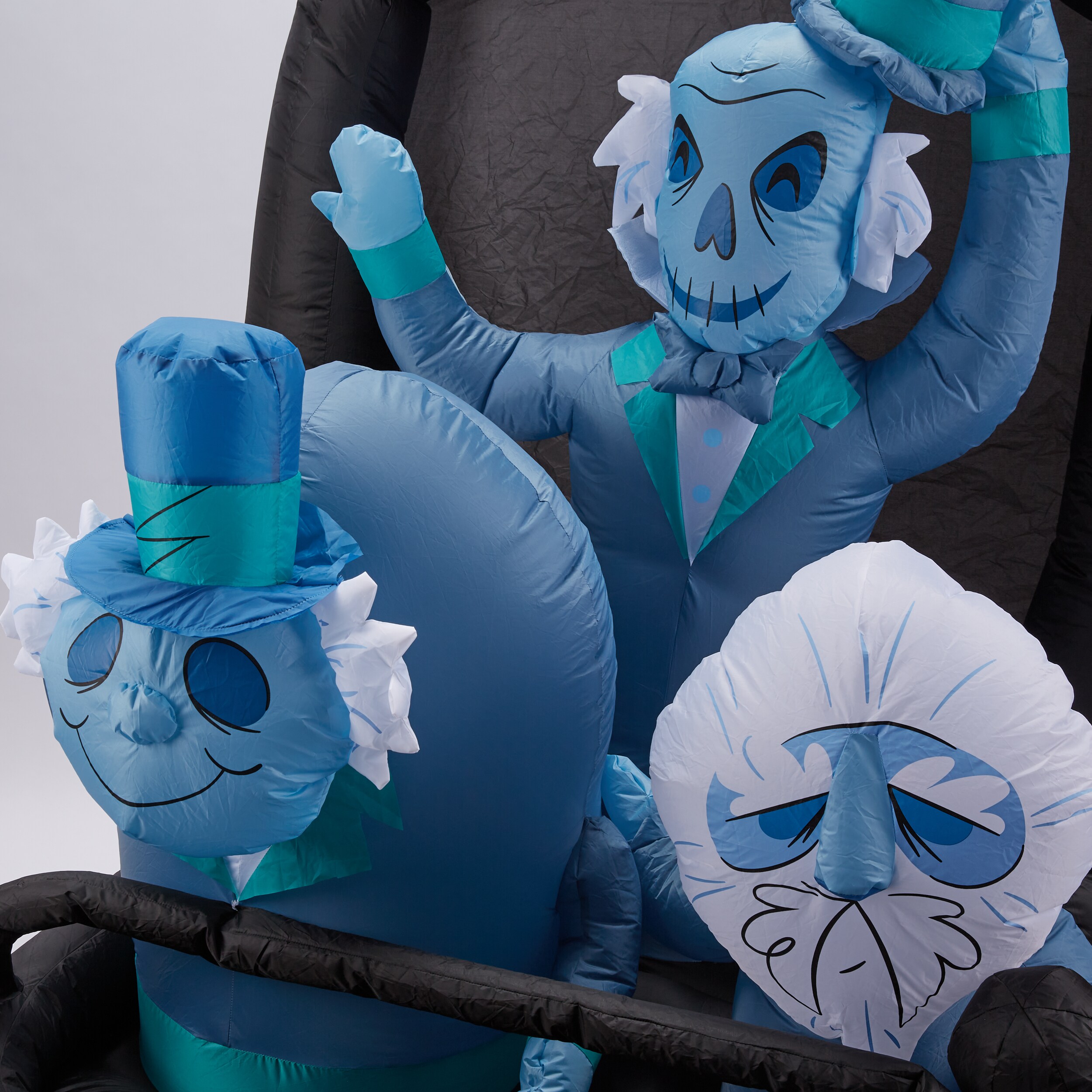  Gemmy 6' Tall x 4.9' Wide Haunted Mansion Hitchhiking