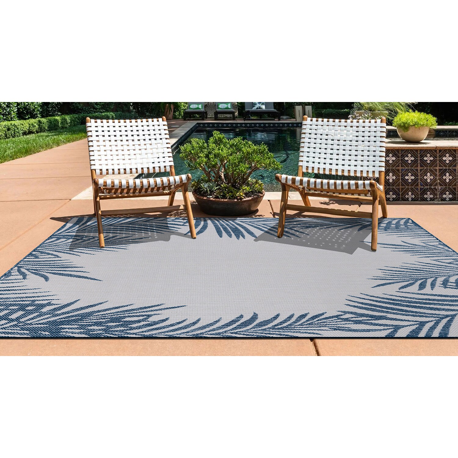 Navy Floral Palm Reversible Flatwoven Synthetic Rug 8' x 10'