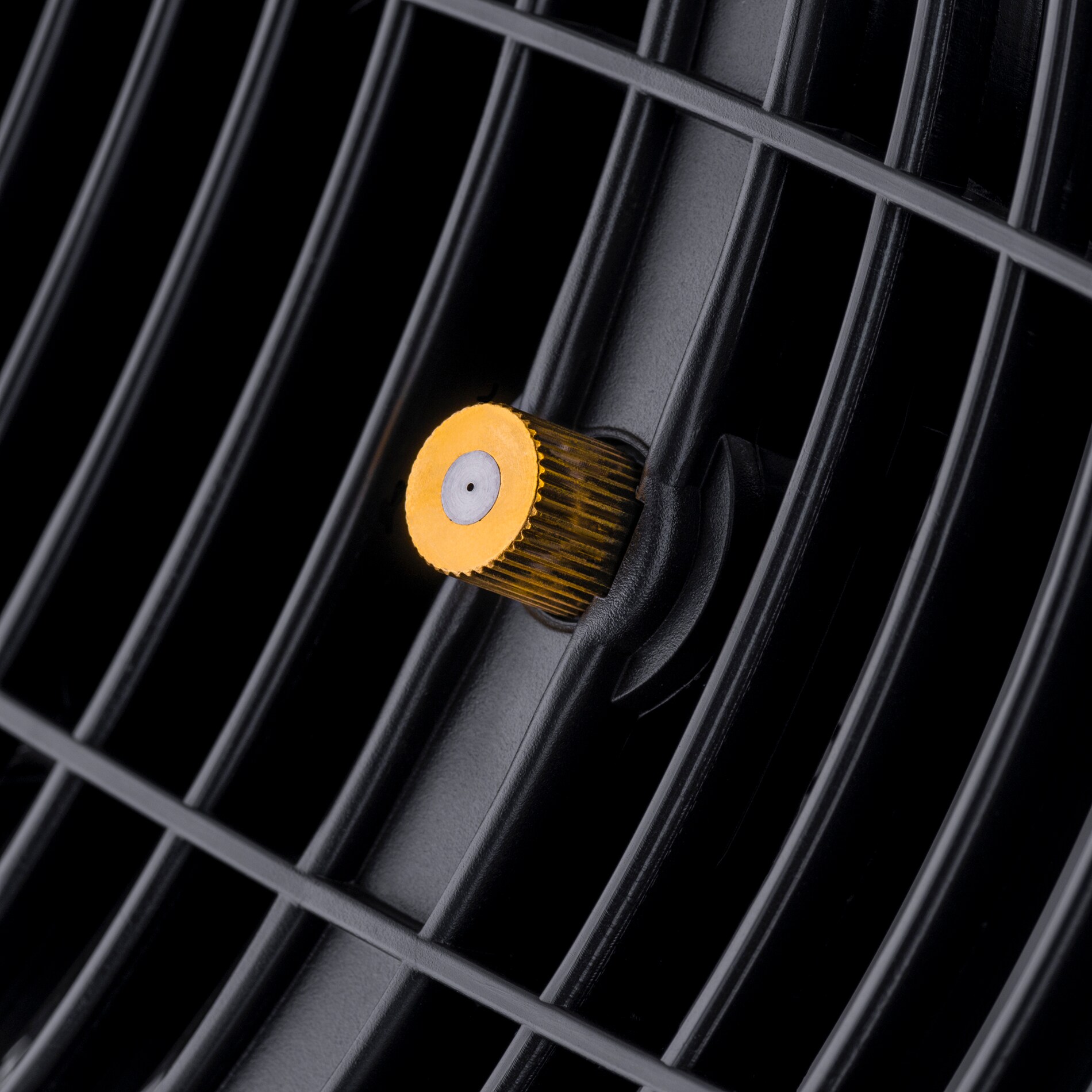 Frigidaire 18in 3Speed Outdoor Black Oscillating Misting Pedestal Fan