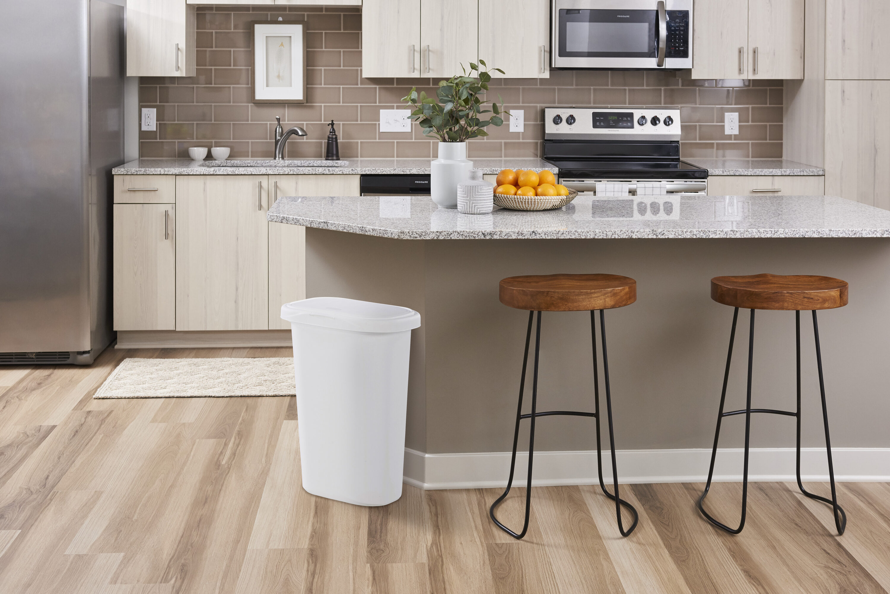 Rubbermaid FG5L5806WHT m031725 - View #3