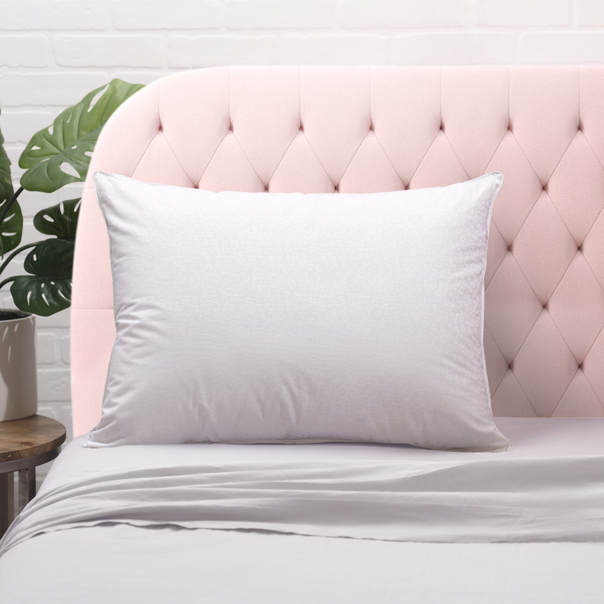 CosmoLiving by Cosmopolitan BMI-20434L-1 Bed-Pillows - View #3