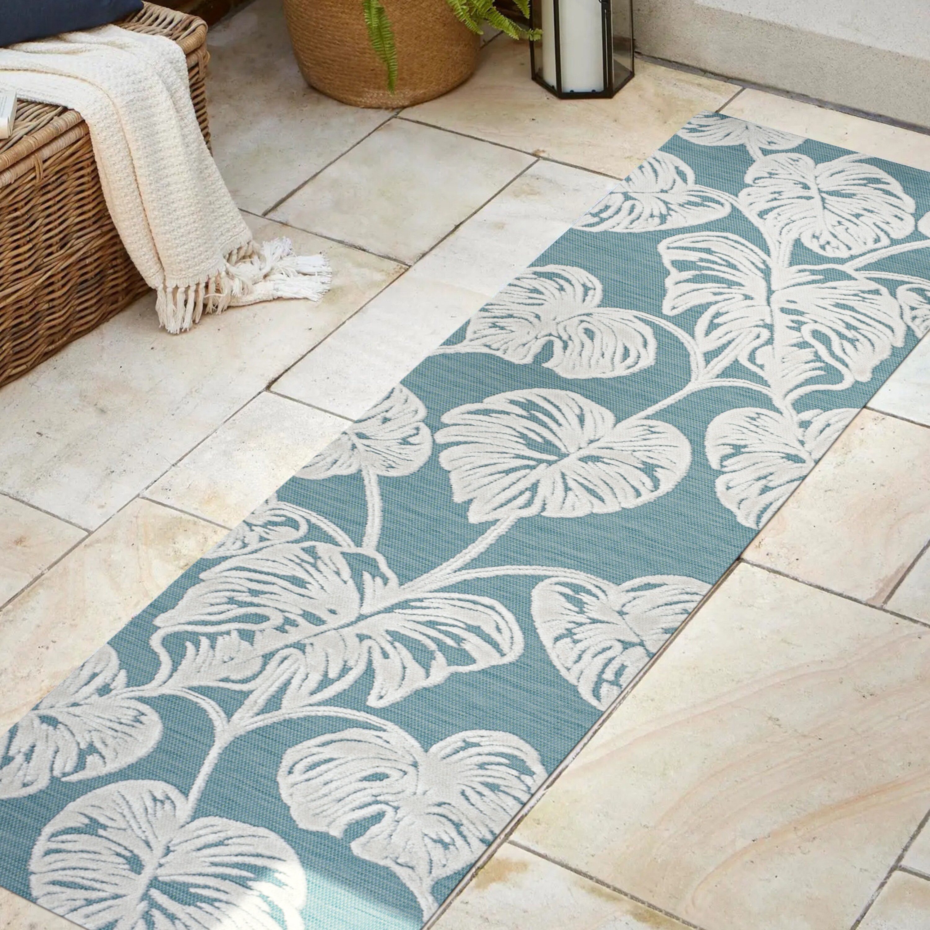 Tropical Monstera Leaf Blue/Ivory Reversible Indoor/Outdoor Rug
