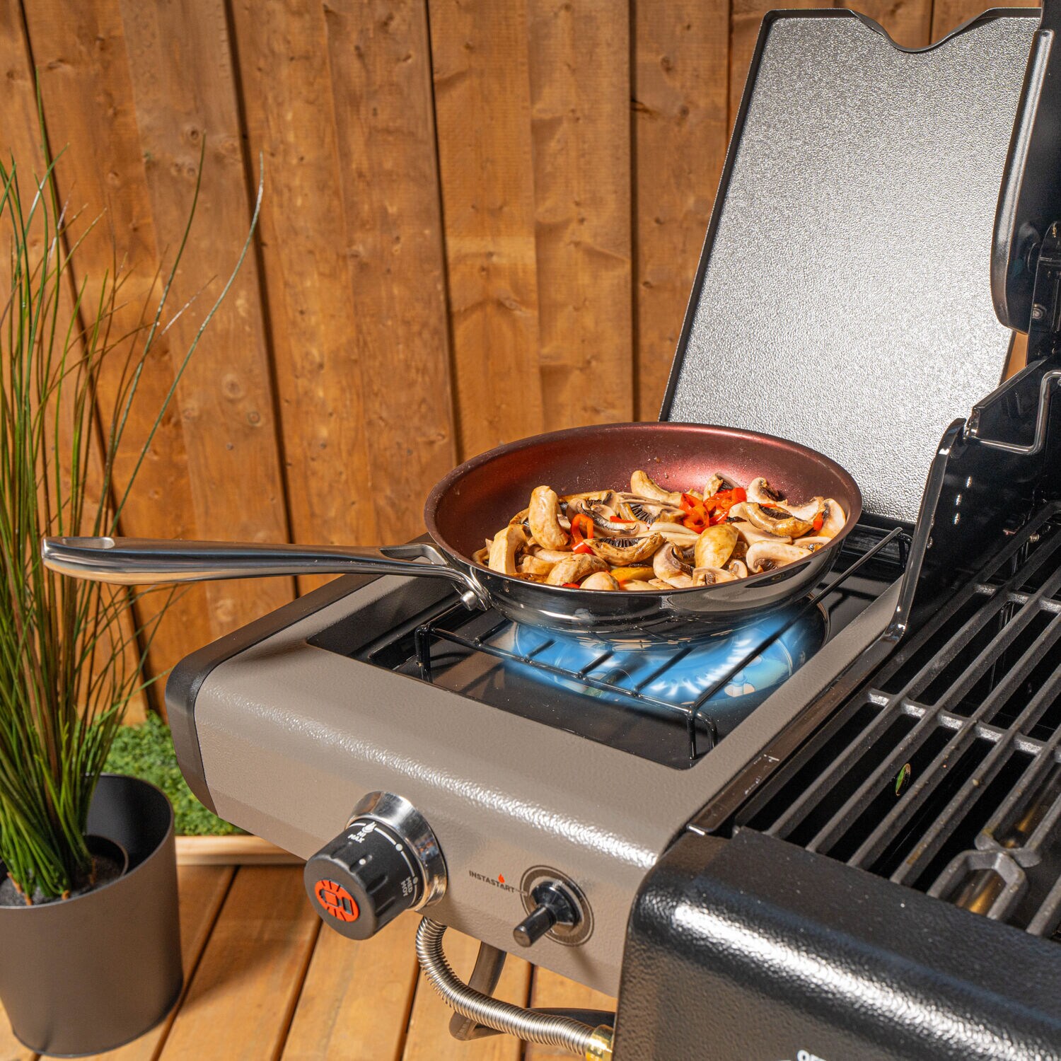 Coleman Grilling Kit Black 4 -Burner Liquid Propane Gas