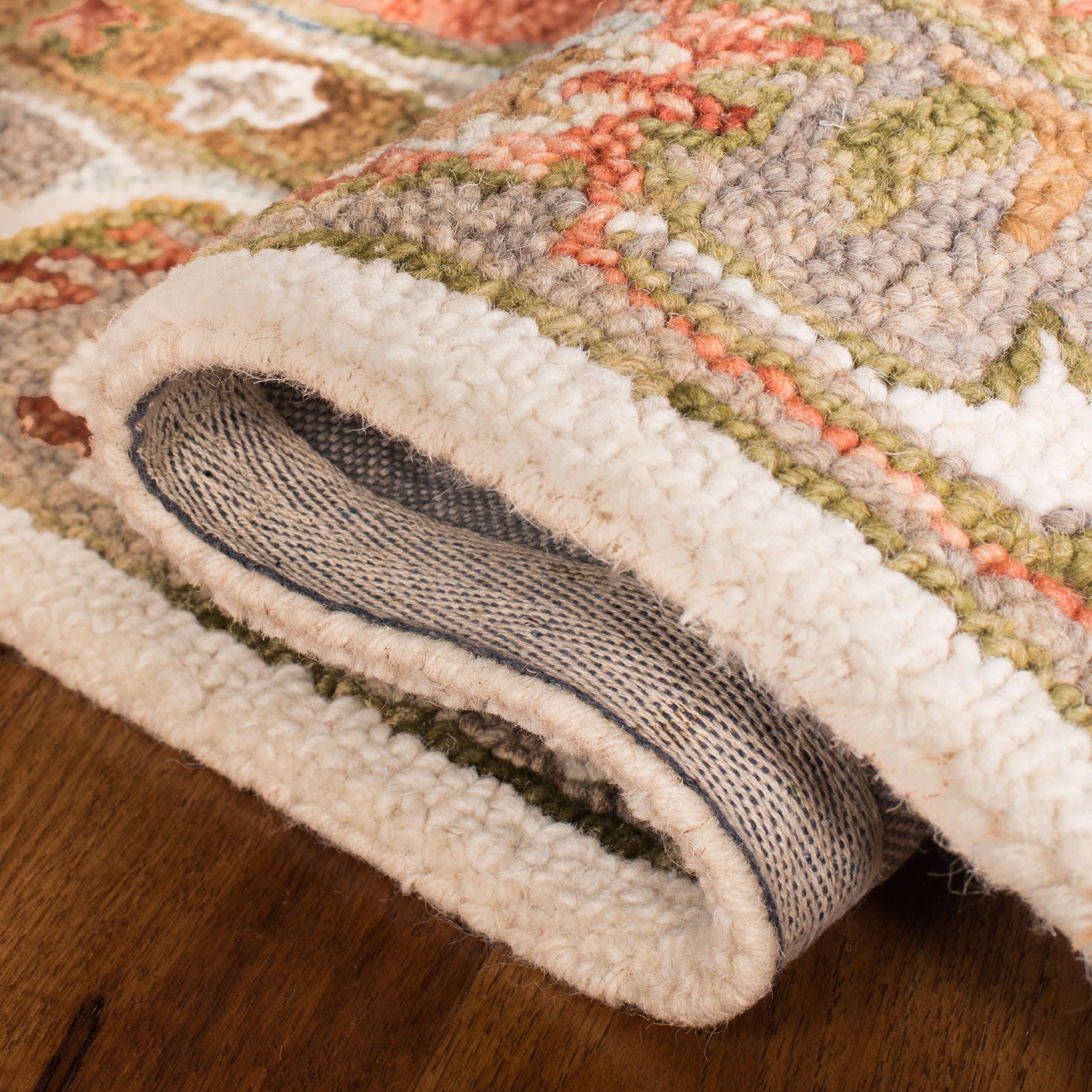 Ivory and Red Hand-Tufted Wool 4' x 6' Area Rug
