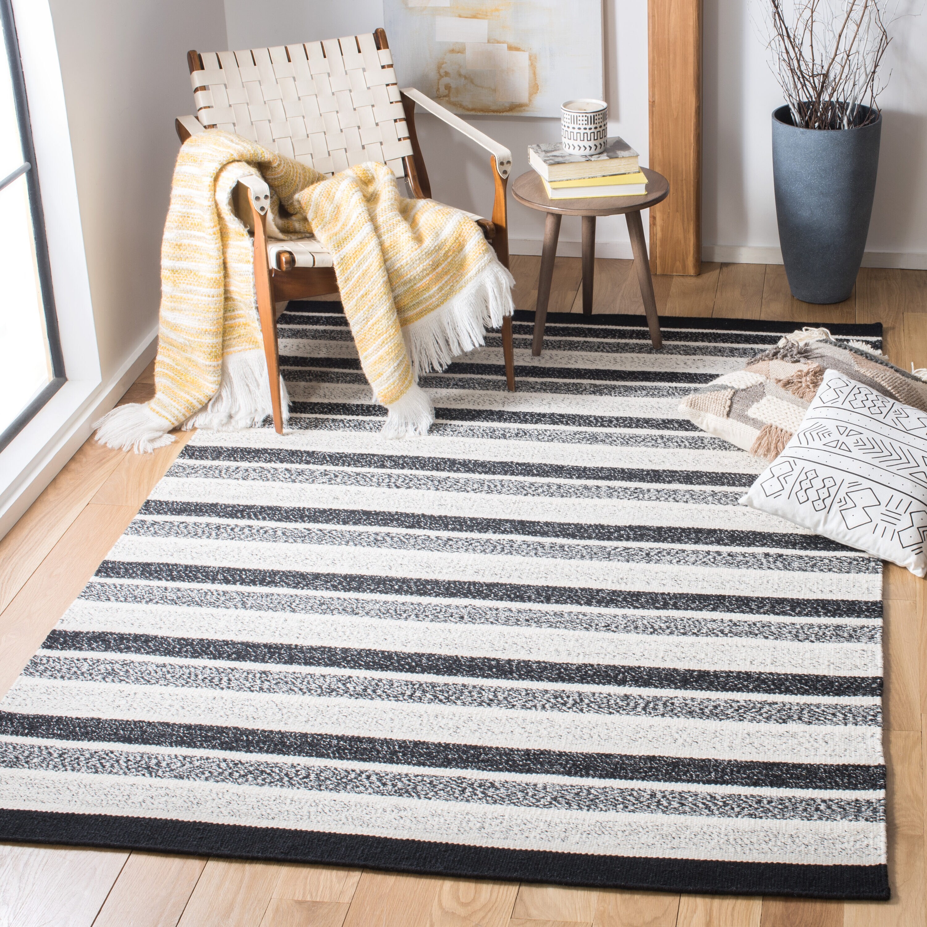  Kilim 151 Black/Ivory Contemporary 5Ft x 8Ft Medium Rectangle Rug