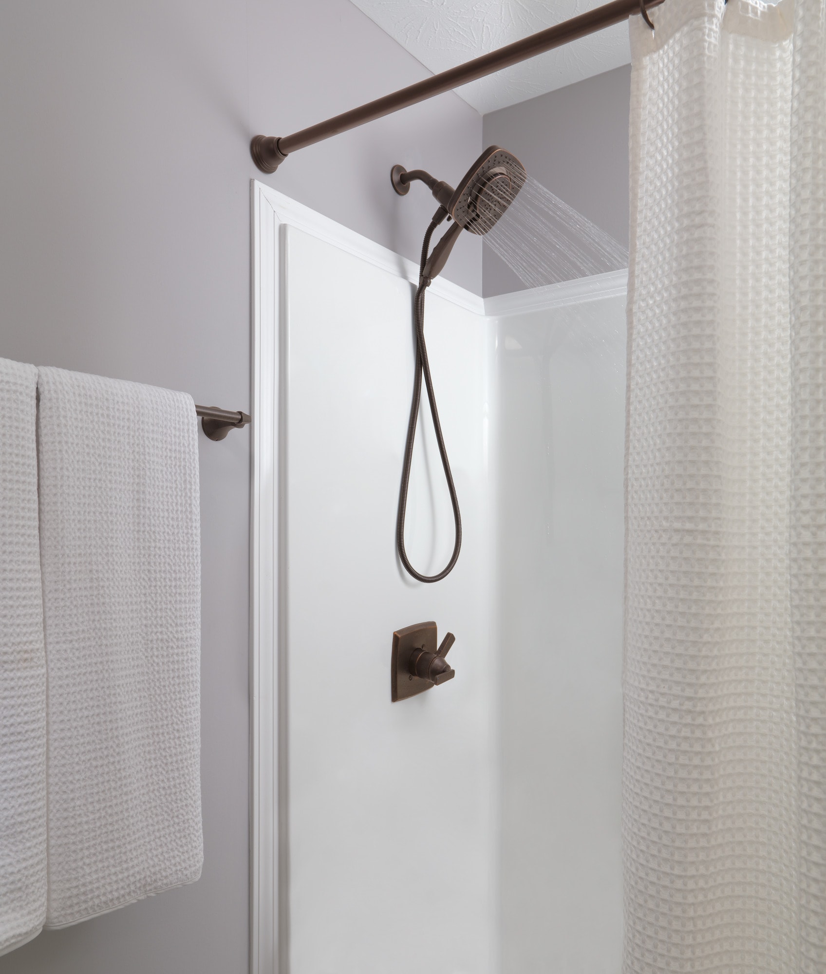 Delta Ashlyn Venetian Bronze 2 Handle Multi Function Round Shower   66049768 