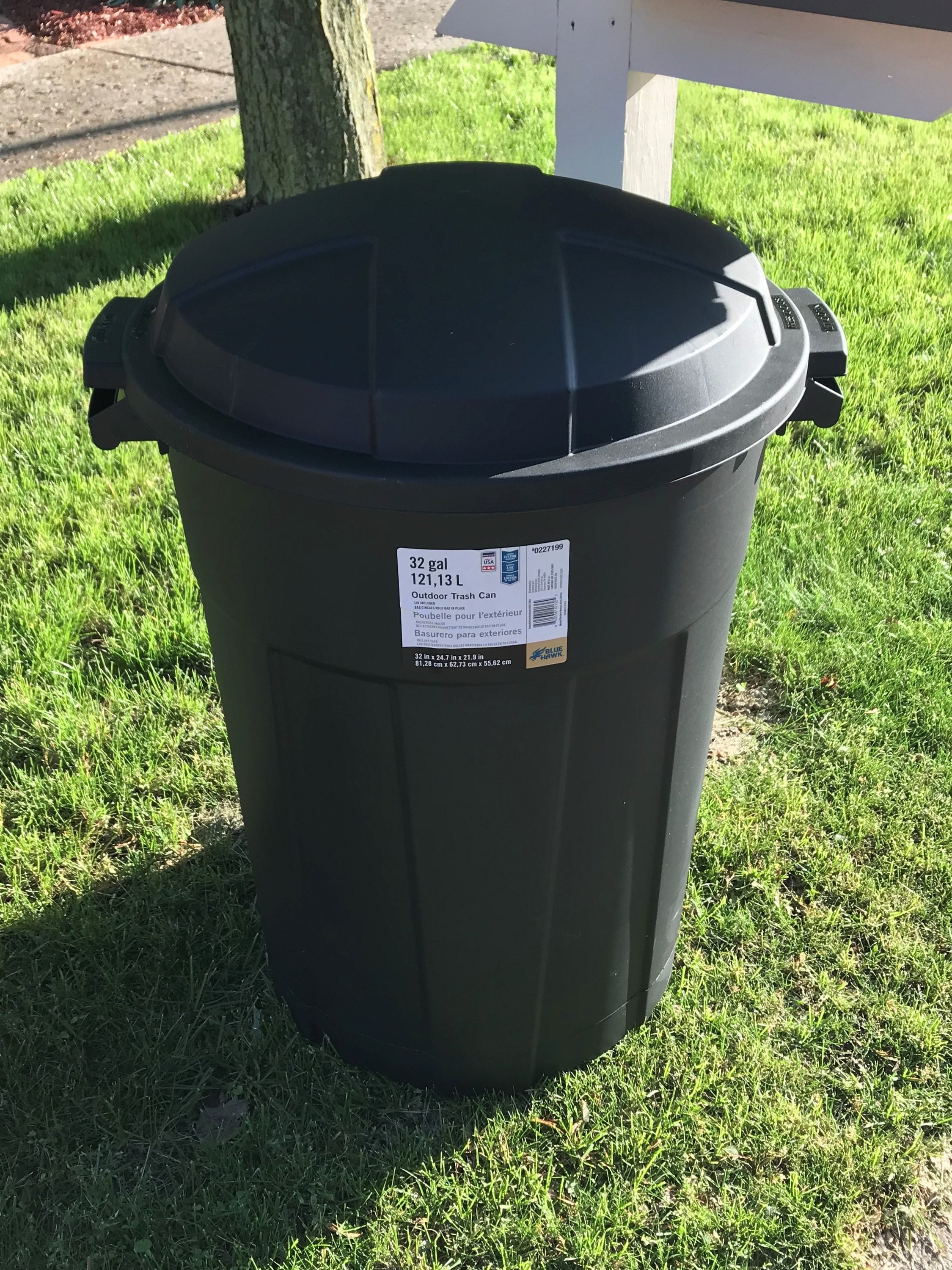 Blue Hawk 32-Gallons Black Plastic Wheeled Trash Can with Lid Outdoor at
