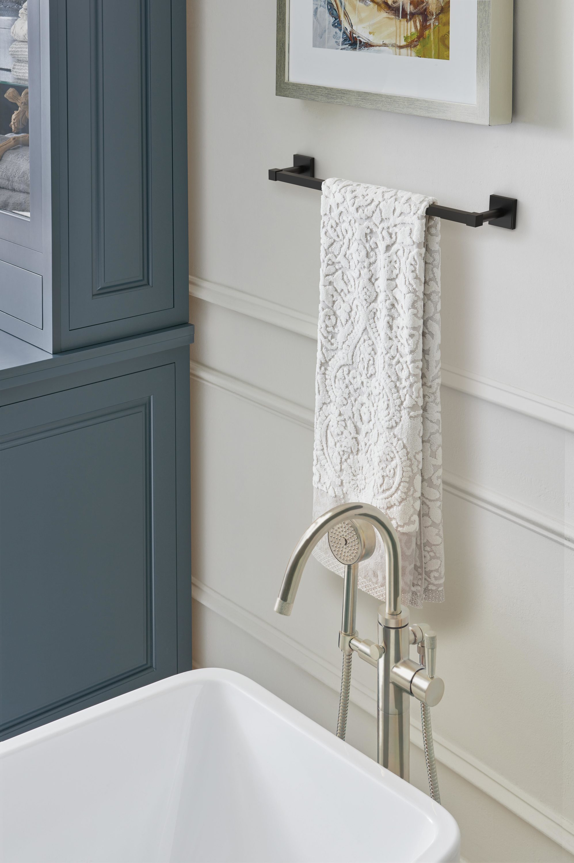 Matte Black 18 Inch Wall Mounted Towel Bar