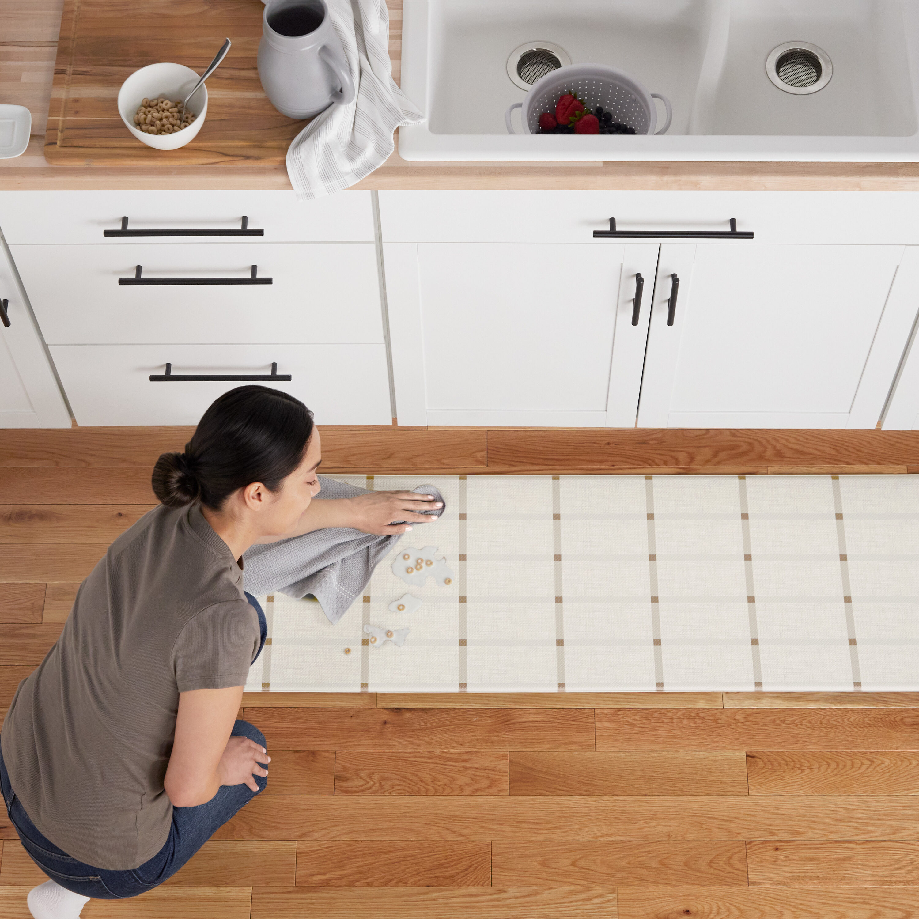 Town & Country Living 1A-E004-150 2-ft x 5-ft Beige PVC Rectangular Indoor Decorative Door mat
